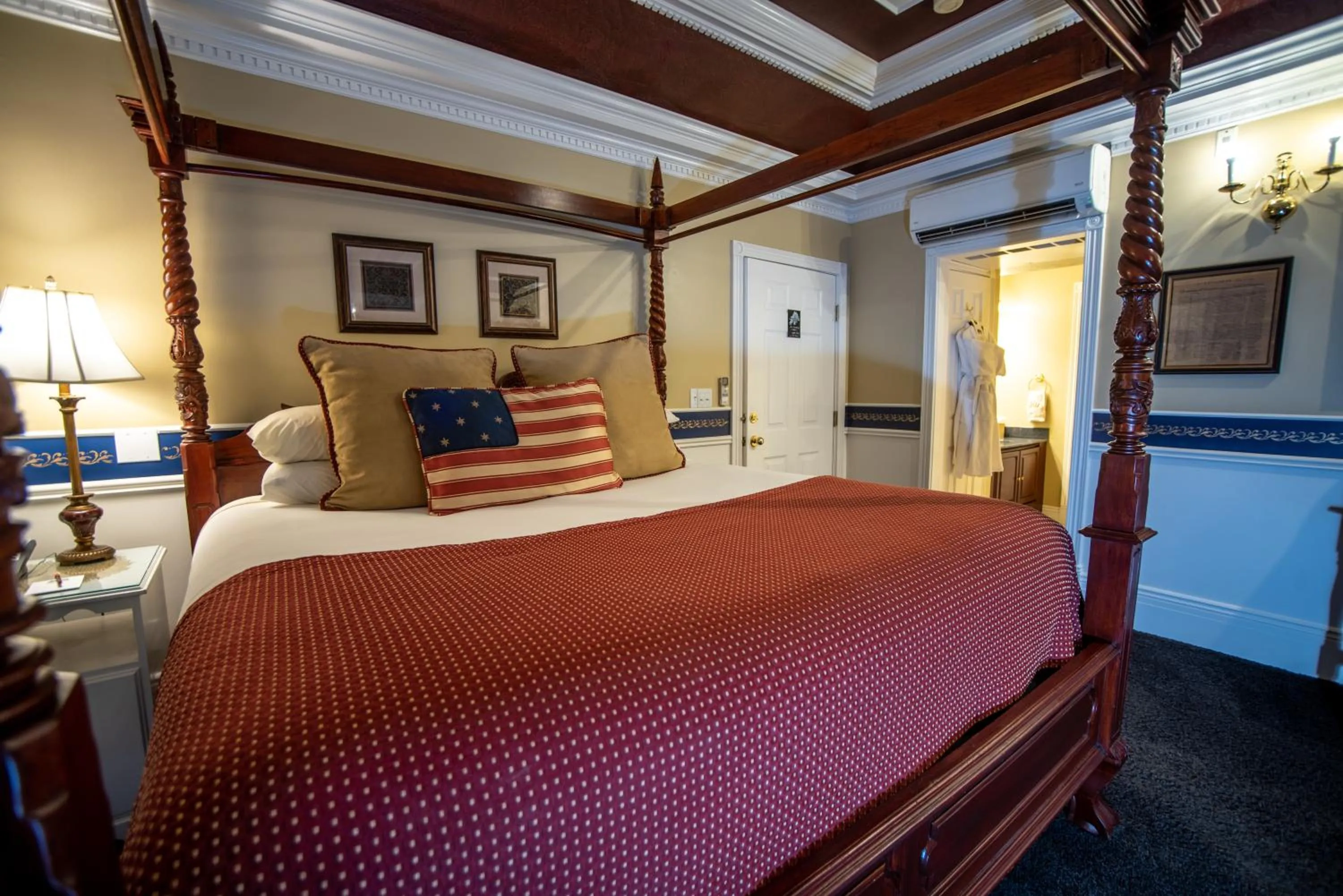 Bedroom, Bed in The Anniversary Inn - Fifth South