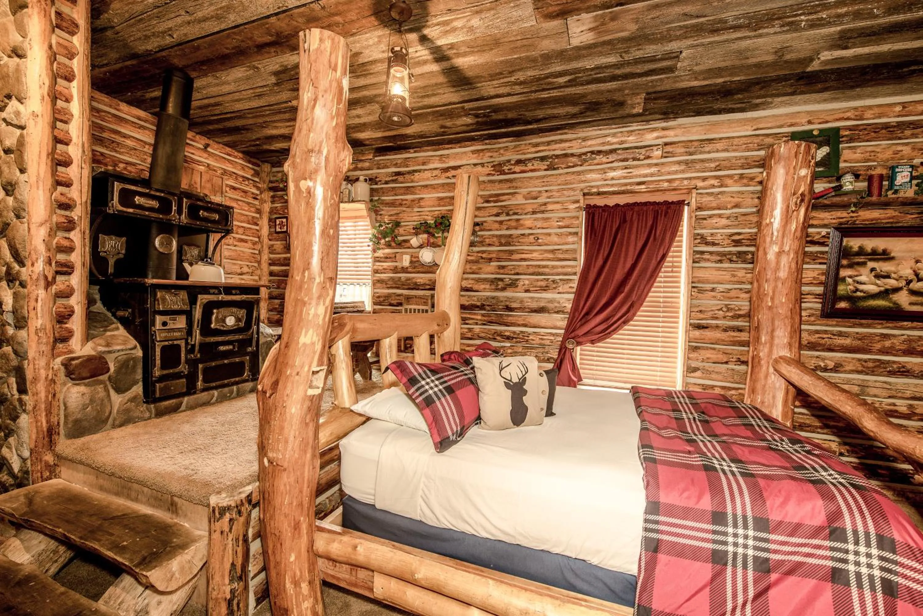 Bed in The Anniversary Inn - Fifth South