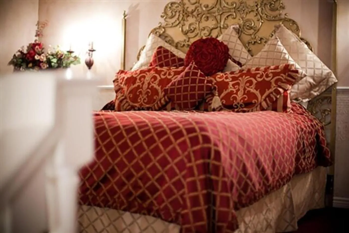 Bed in The Anniversary Inn - Fifth South