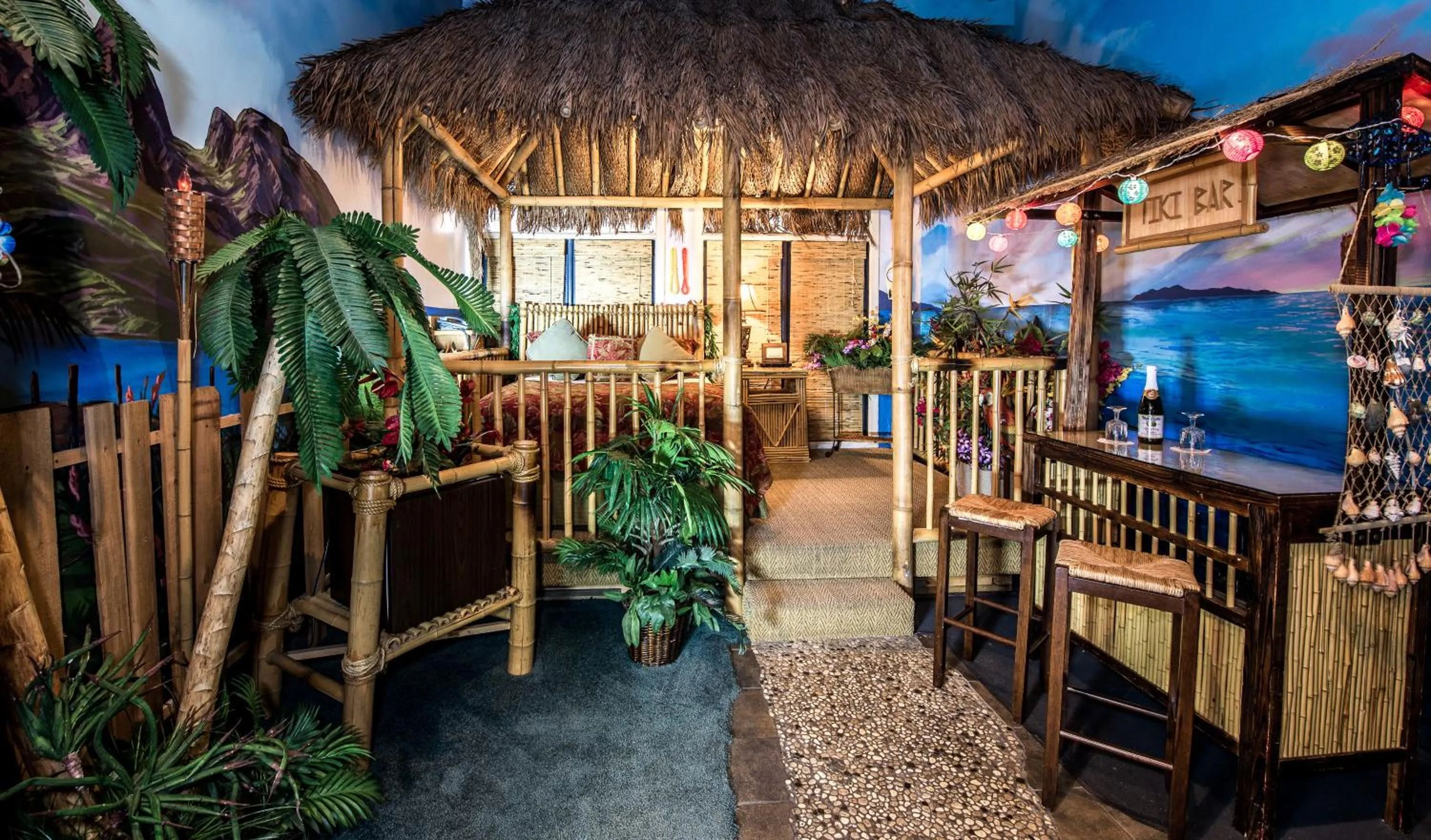 Photo of the whole room in The Anniversary Inn - Fifth South