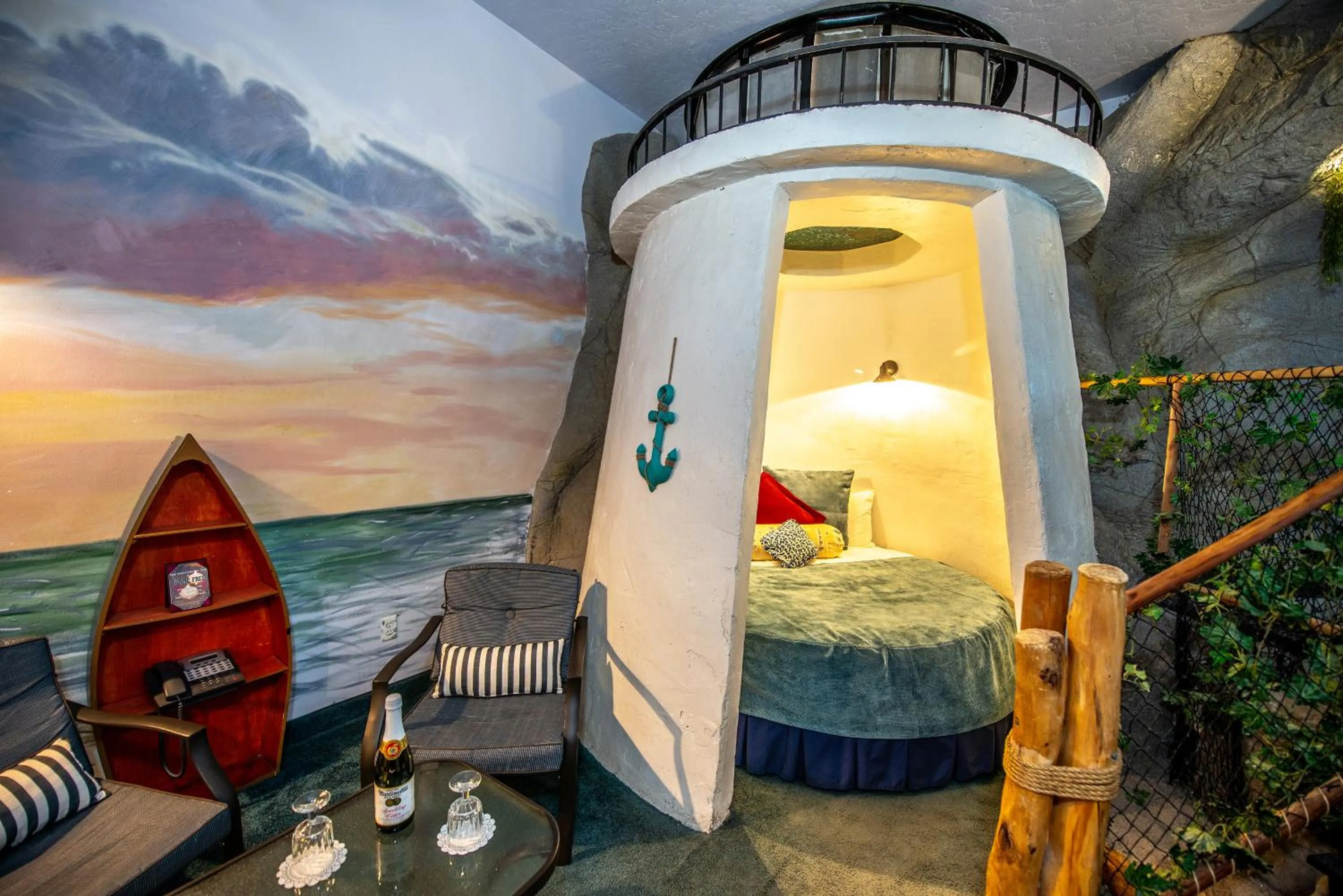 Photo of the whole room, Bed in The Anniversary Inn - Fifth South