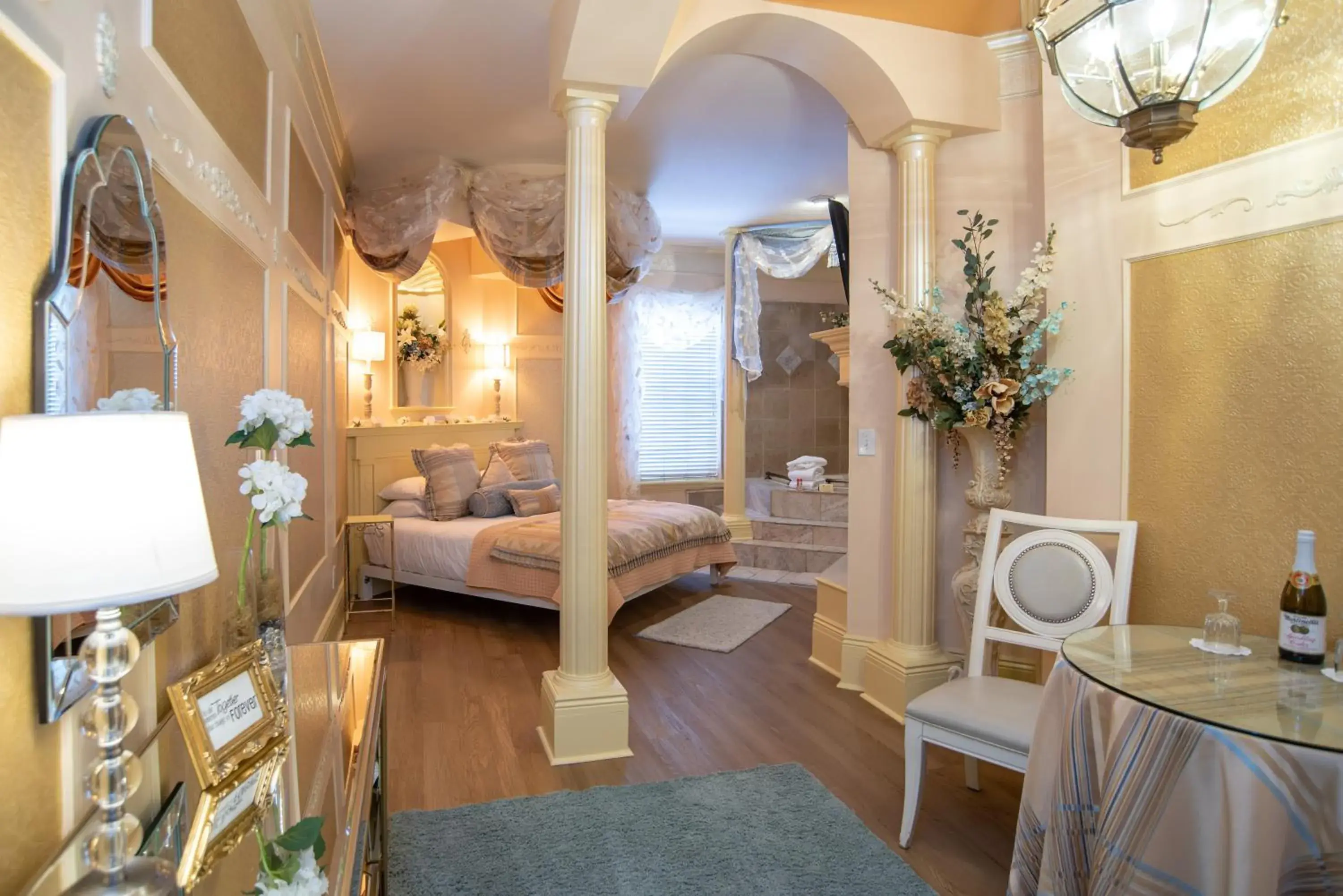 Double Room with Patio in The Anniversary Inn - Fifth South Double Room with Patio in The Anniversary Inn - Fifth South