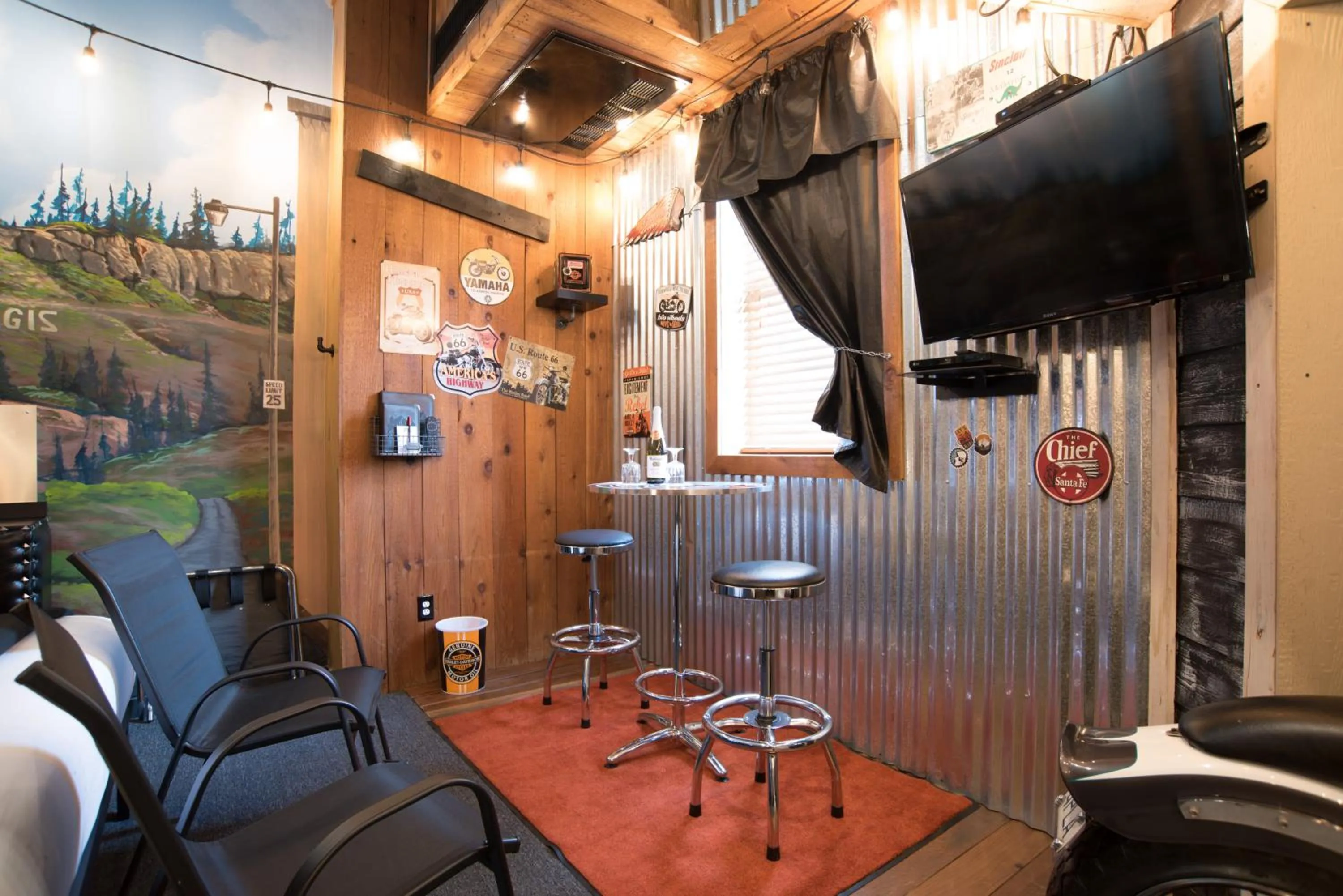 Seating area in The Anniversary Inn - Fifth South