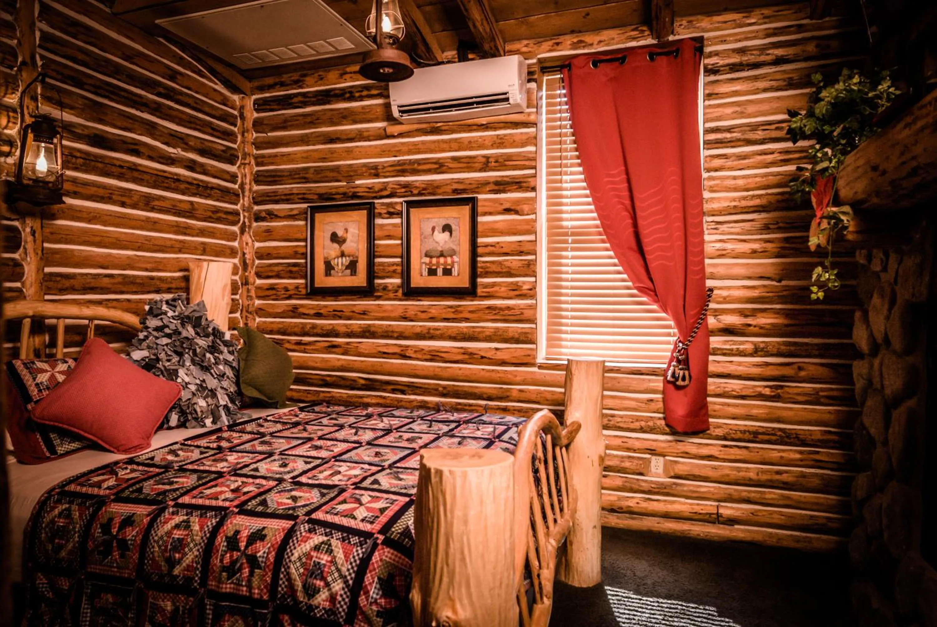 Bedroom, Bed in The Anniversary Inn - Fifth South