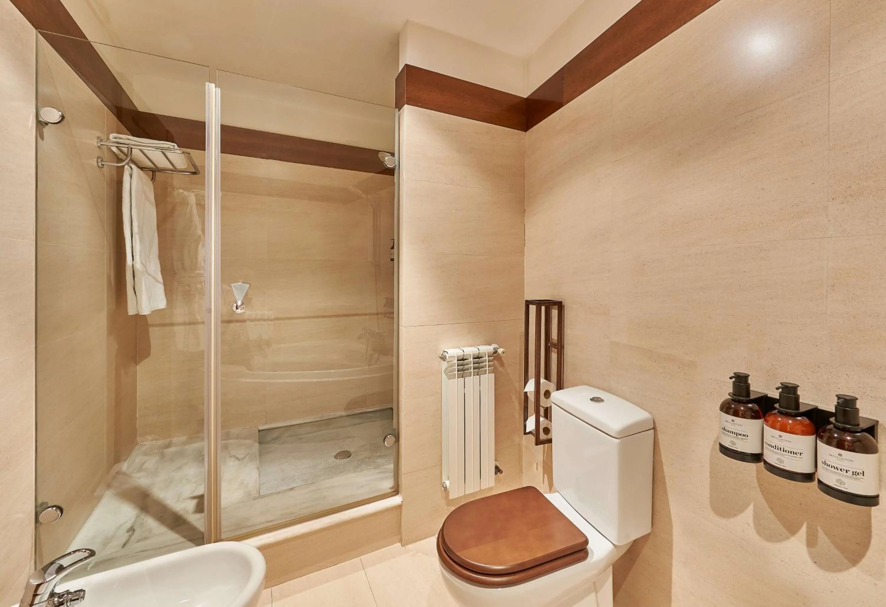 Bathroom in NH Collection Palacio de Burgos