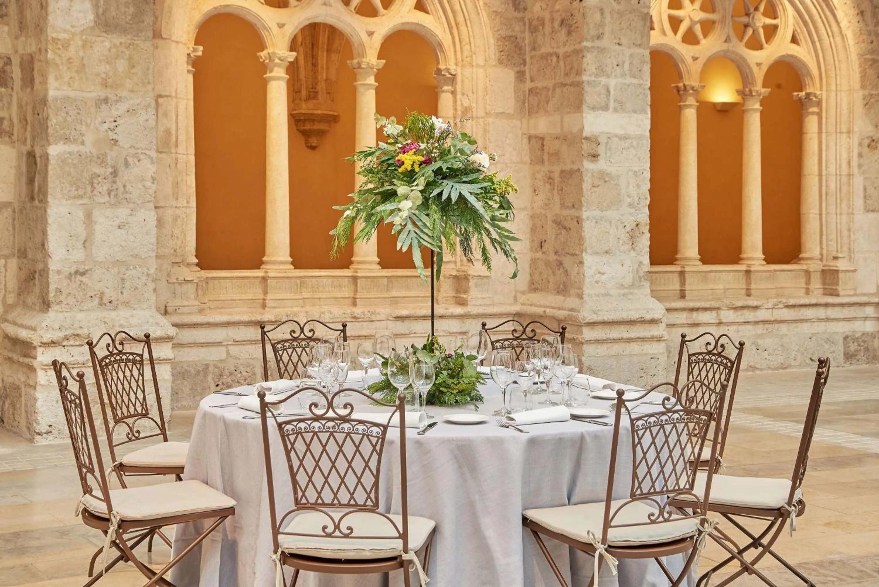 Meeting/conference room in NH Collection Palacio de Burgos