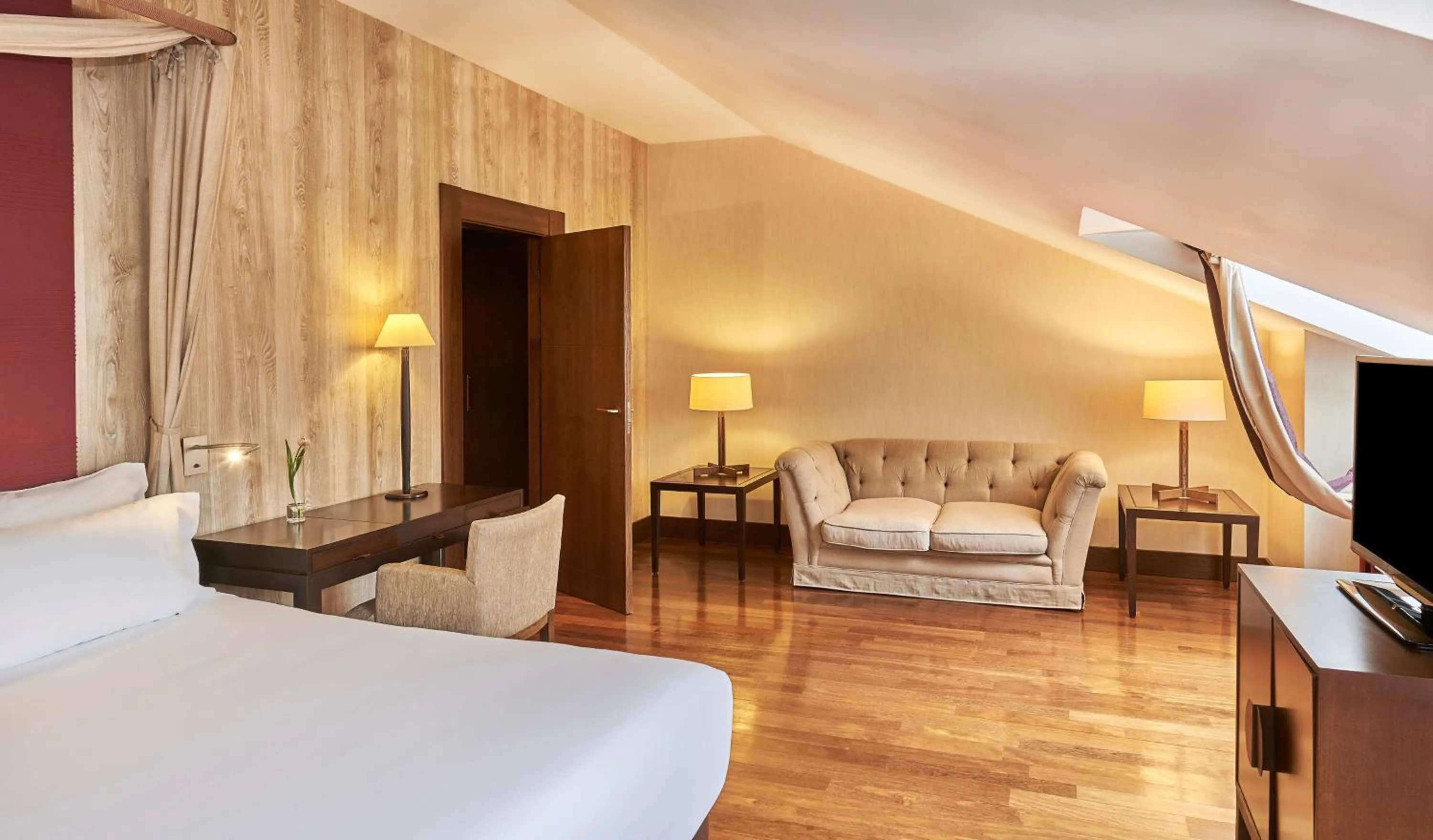 Bedroom, Bed in NH Collection Palacio de Burgos