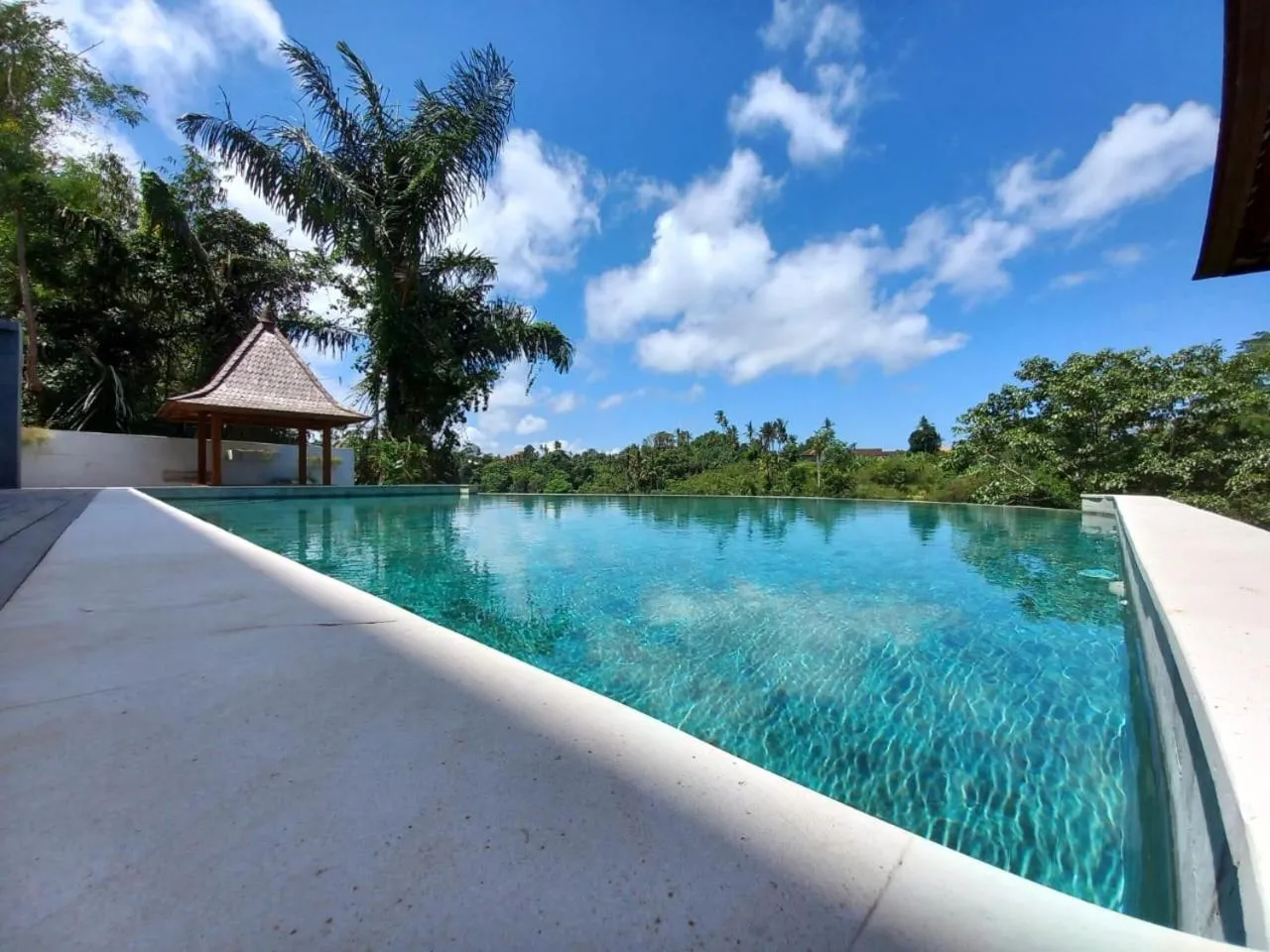 Swimming pool in Villa Tamaro Bali