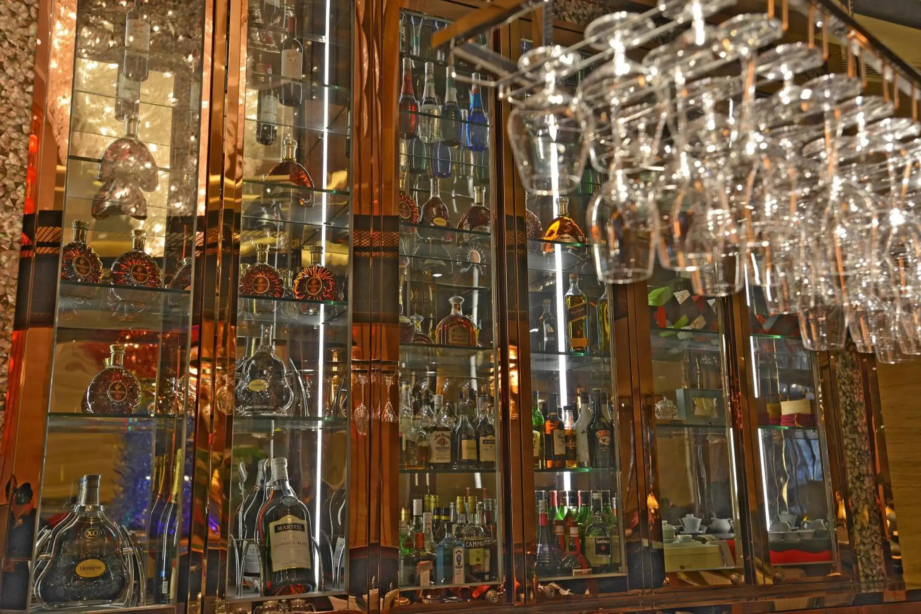 Lounge or bar in Crowne Plaza Shanghai Noah Square by IHG Lounge or bar in Crowne Plaza Shanghai Noah Square by IHG