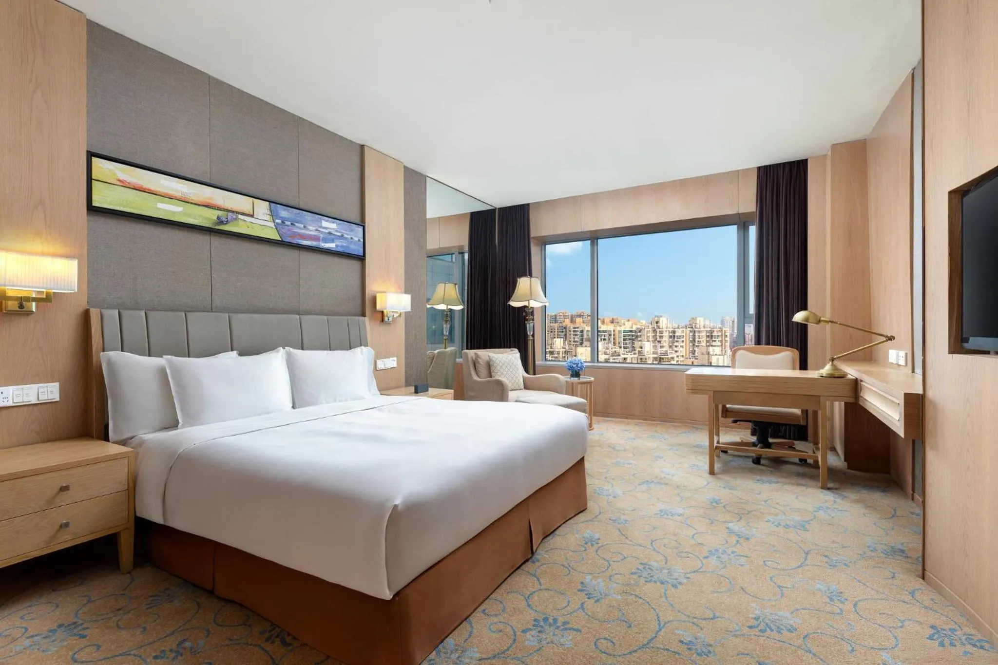 Photo of the whole room, Bed in Crowne Plaza Shanghai Noah Square by IHG