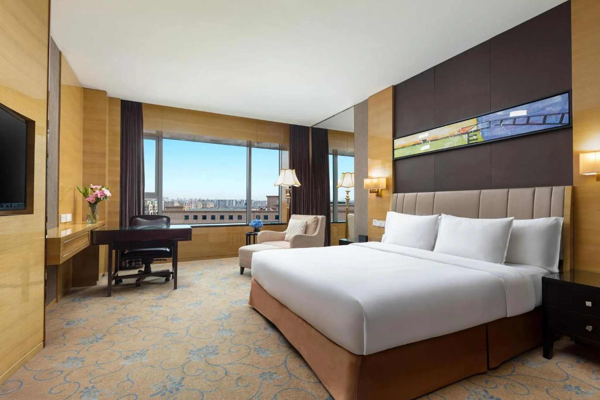 Photo of the whole room, Bed in Crowne Plaza Shanghai Noah Square by IHG