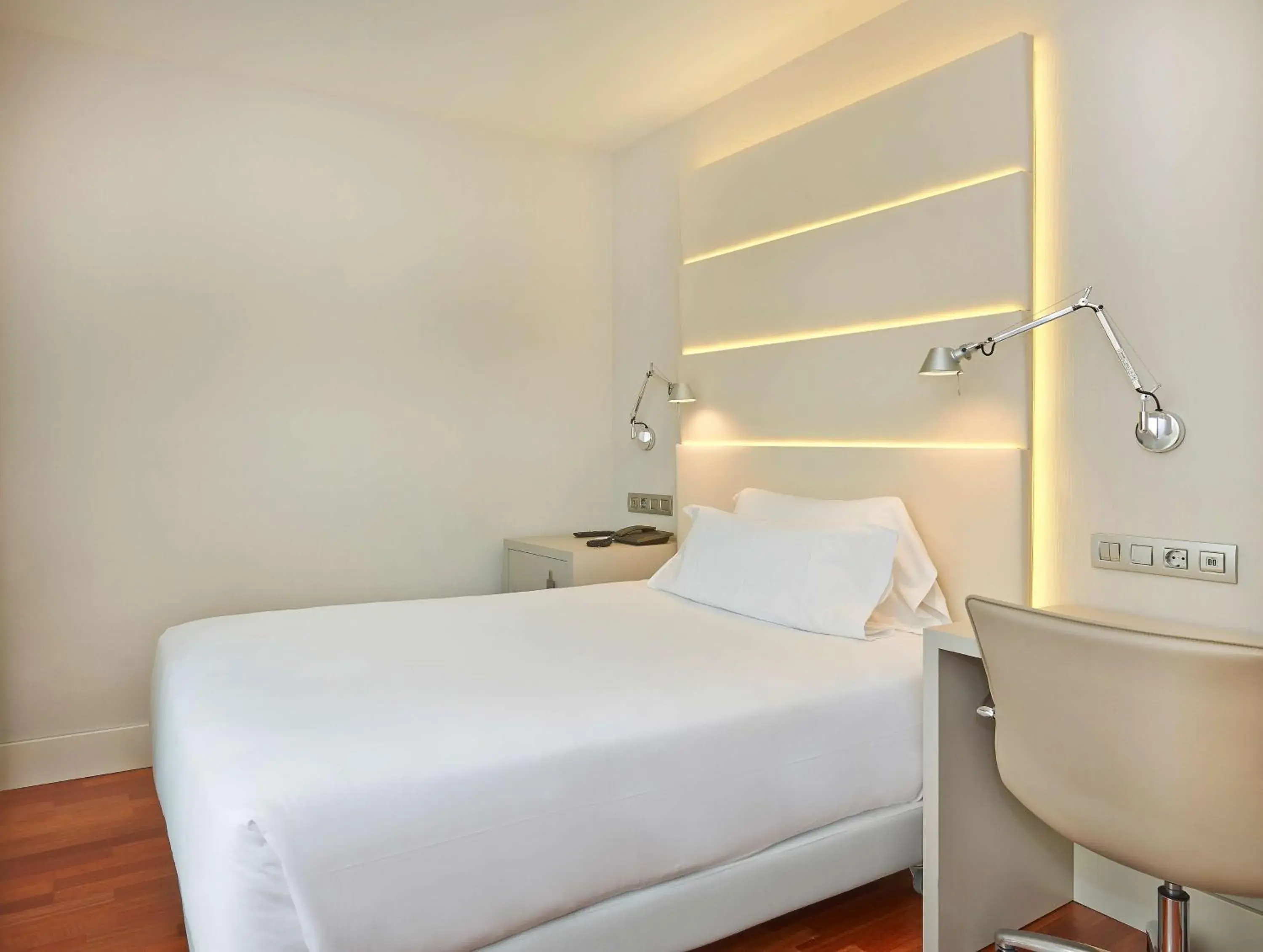 Photo of the whole room, Bed in NH Barcelona Les Corts Photo of the whole room, Bed in NH Barcelona Les Corts