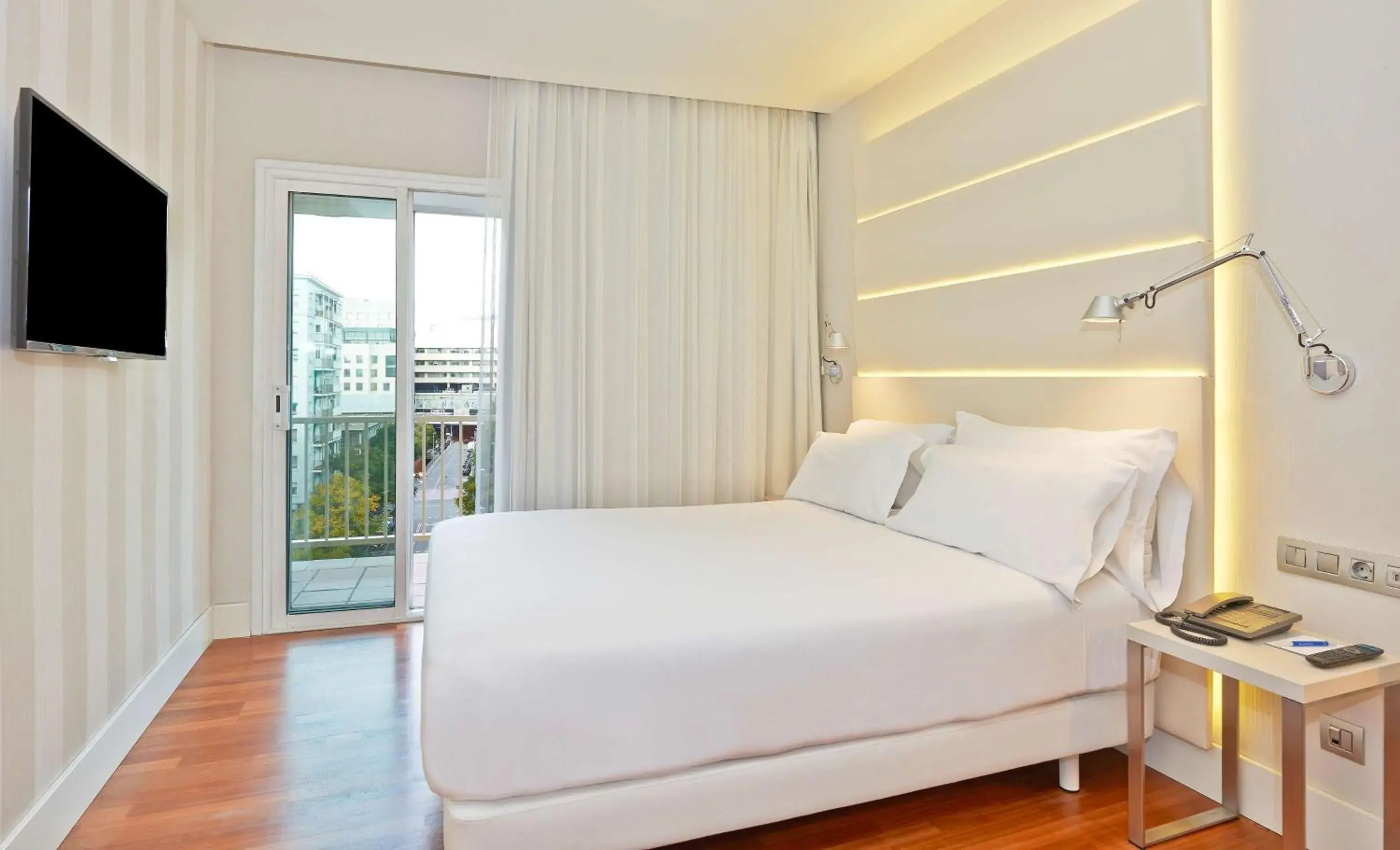 Photo of the whole room, Bed in NH Barcelona Les Corts Photo of the whole room, Bed in NH Barcelona Les Corts