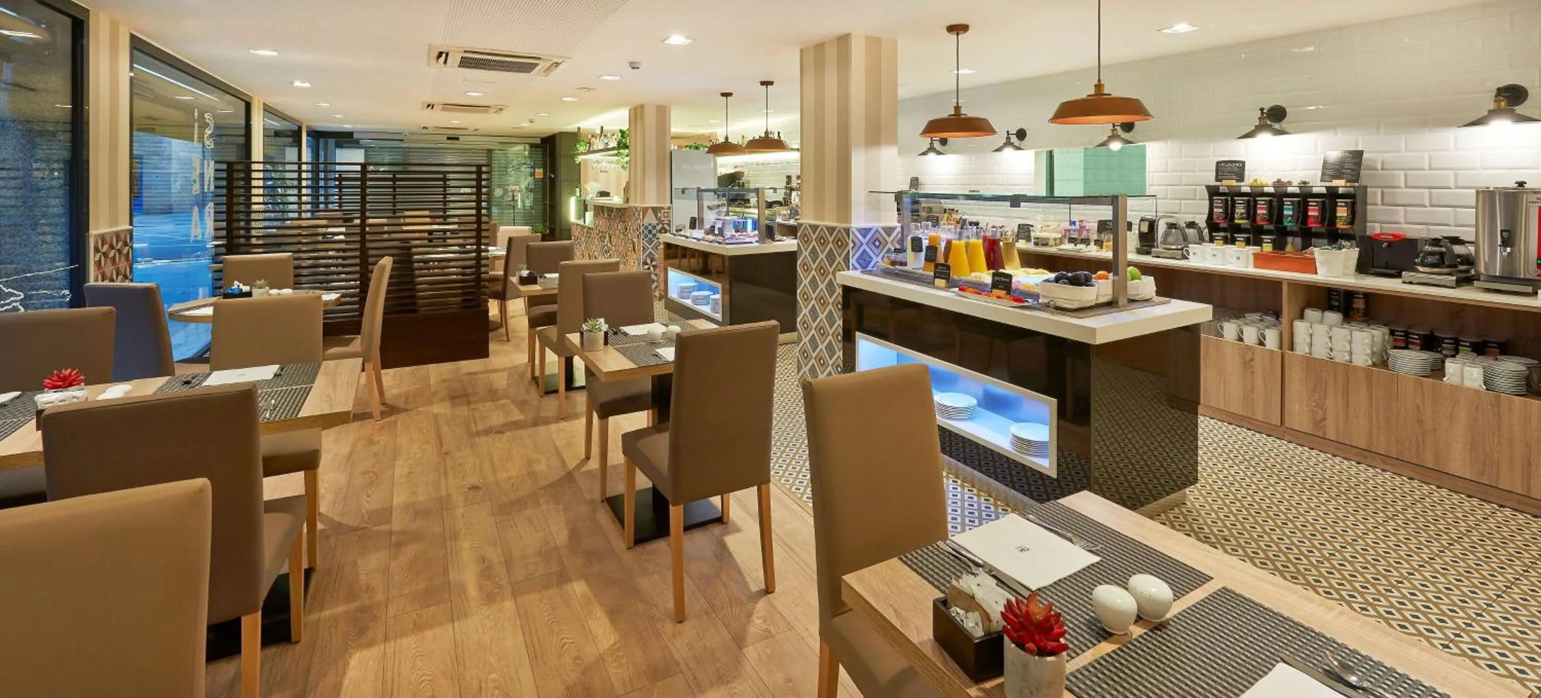 Restaurant/places to eat in NH Barcelona Les Corts