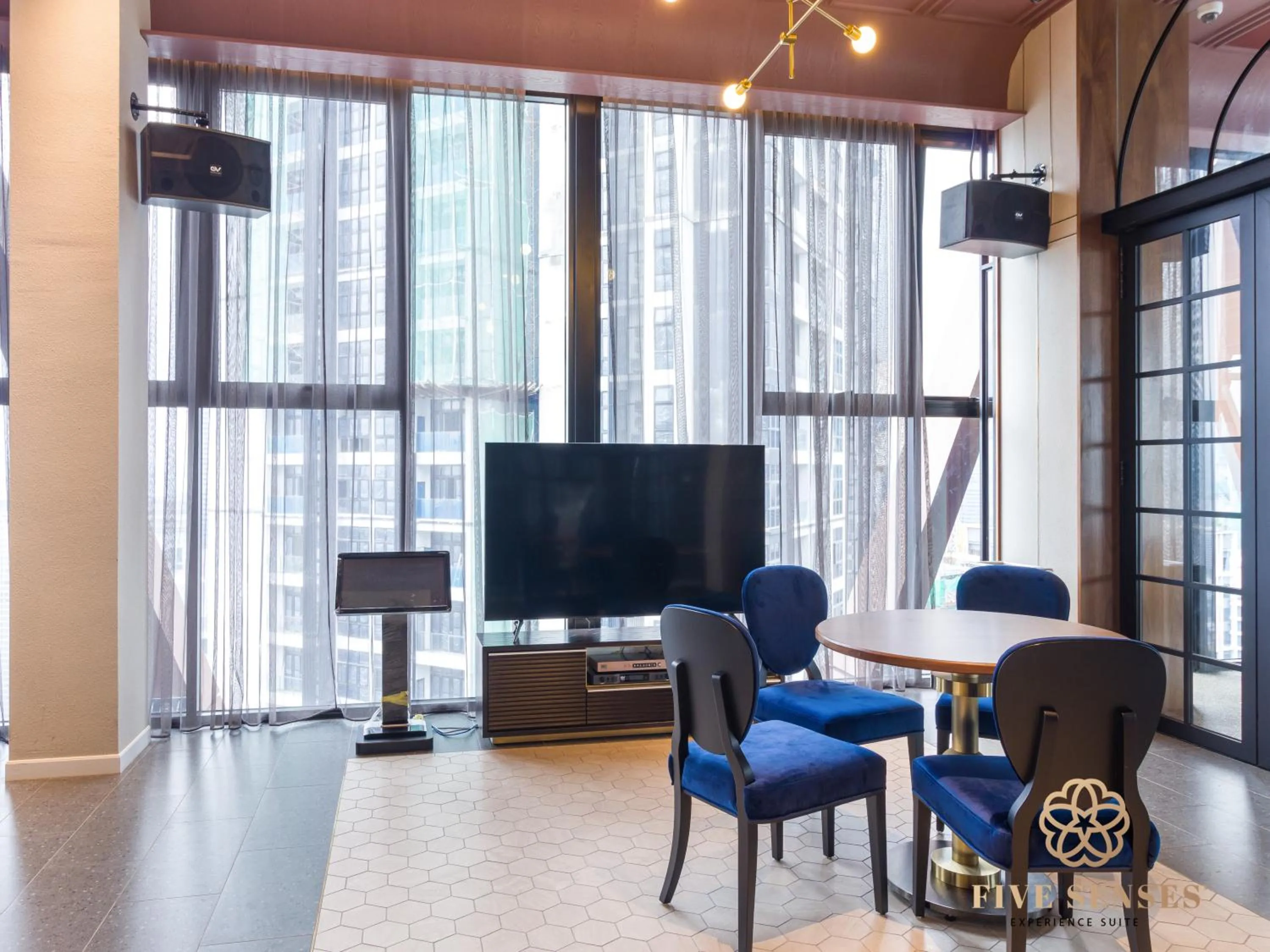 Communal lounge/ TV room in Scarletz Suites Kuala Lumpur, Five Senses