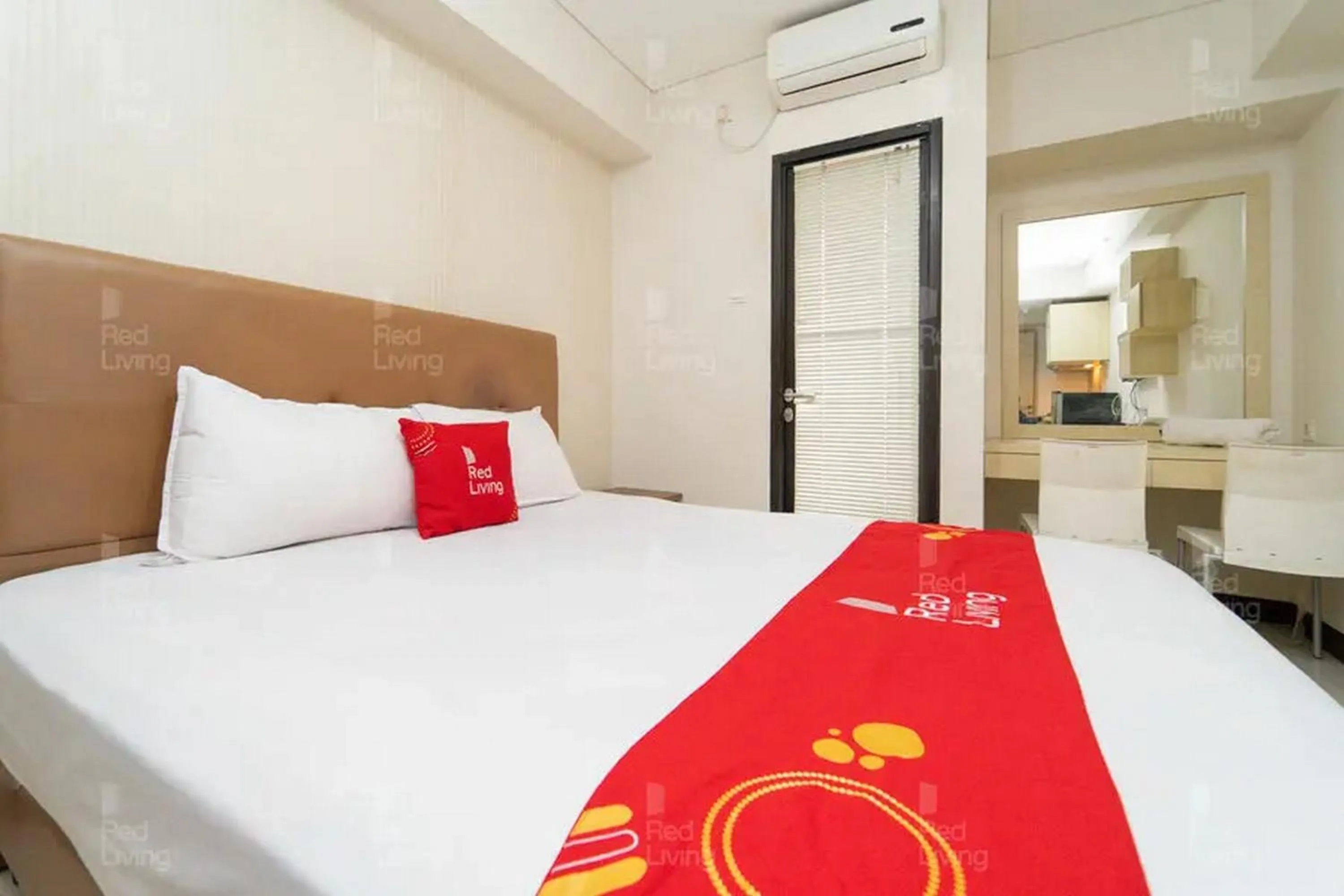 Bedroom, Bed in RedLiving Apartemen 19 Avenue - Amanah Room