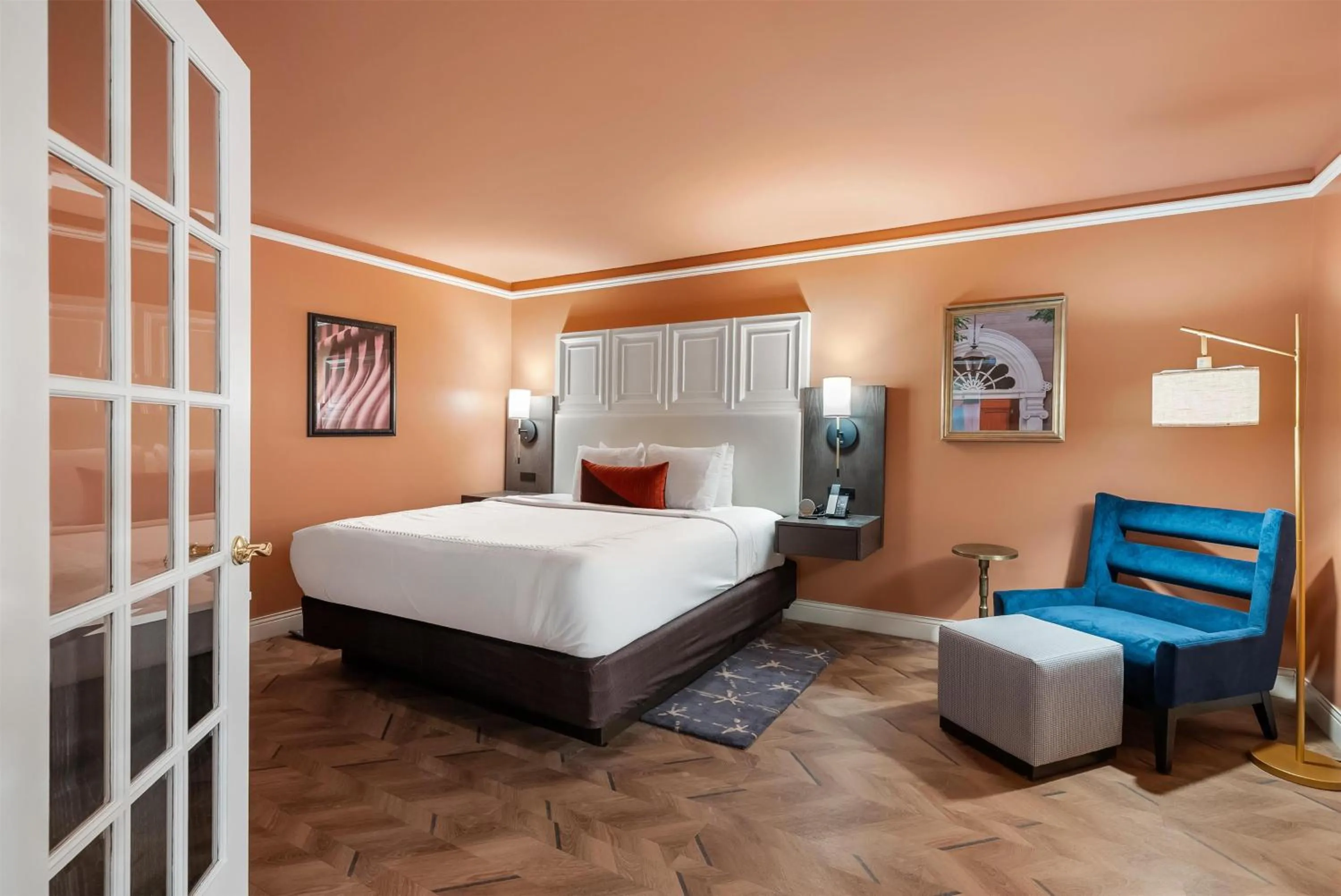 Photo of the whole room, Bed in The Inn at Lewisburg, BW Signature Collection