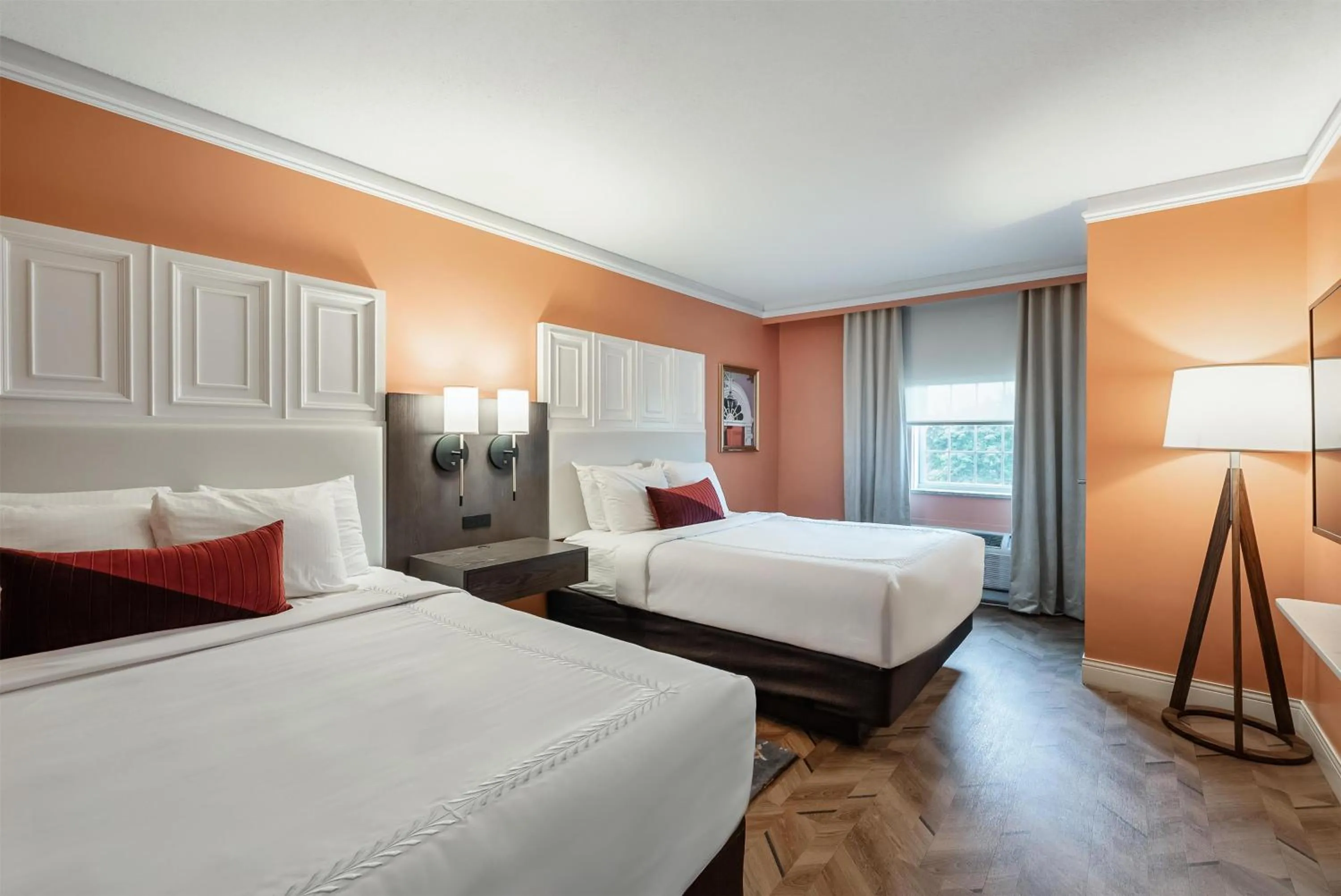 Photo of the whole room, Bed in The Inn at Lewisburg, BW Signature Collection