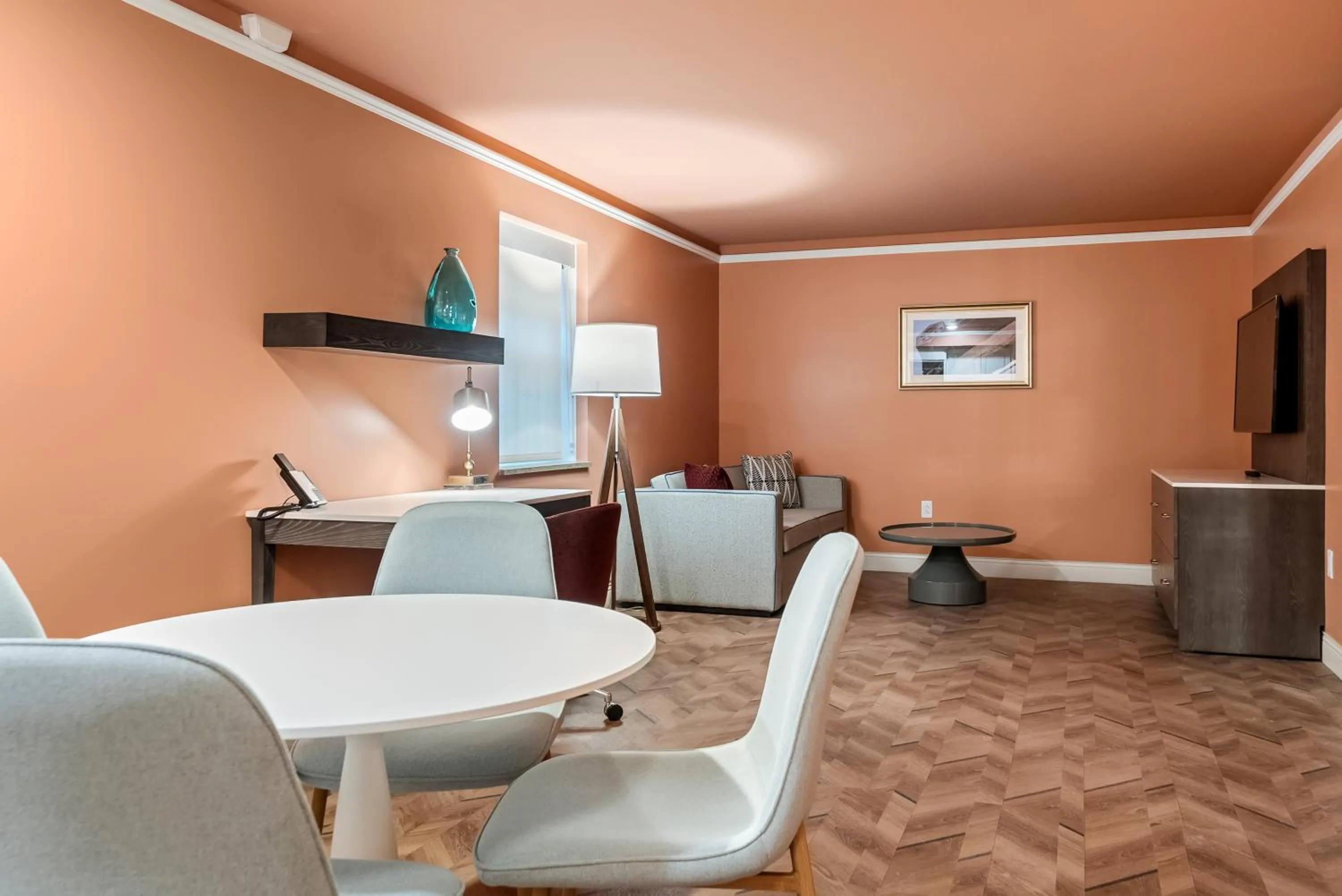 Living room in The Inn at Lewisburg, BW Signature Collection