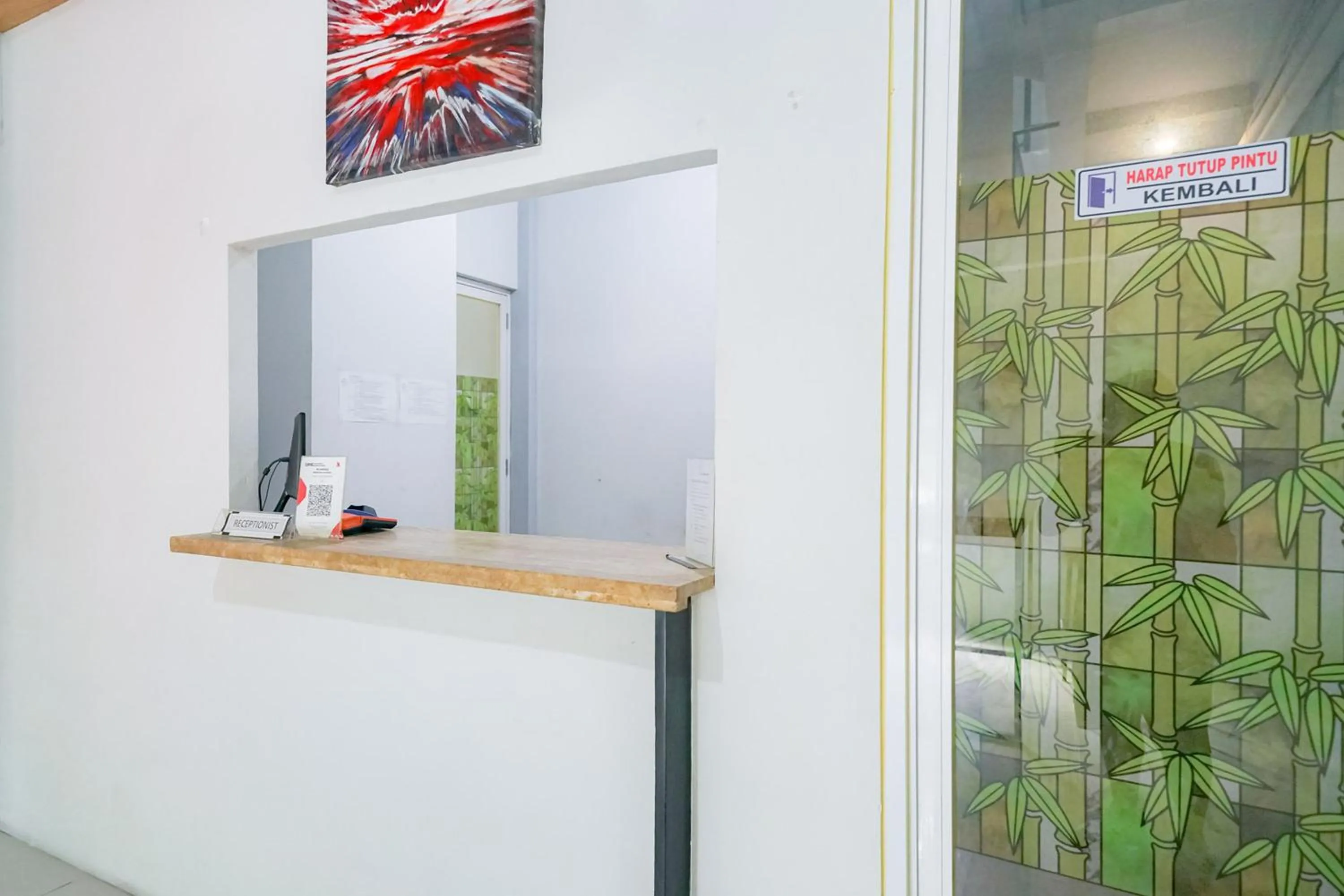 Lobby or reception in Urbanview Hotel Syariah De Umbrella Ciputat