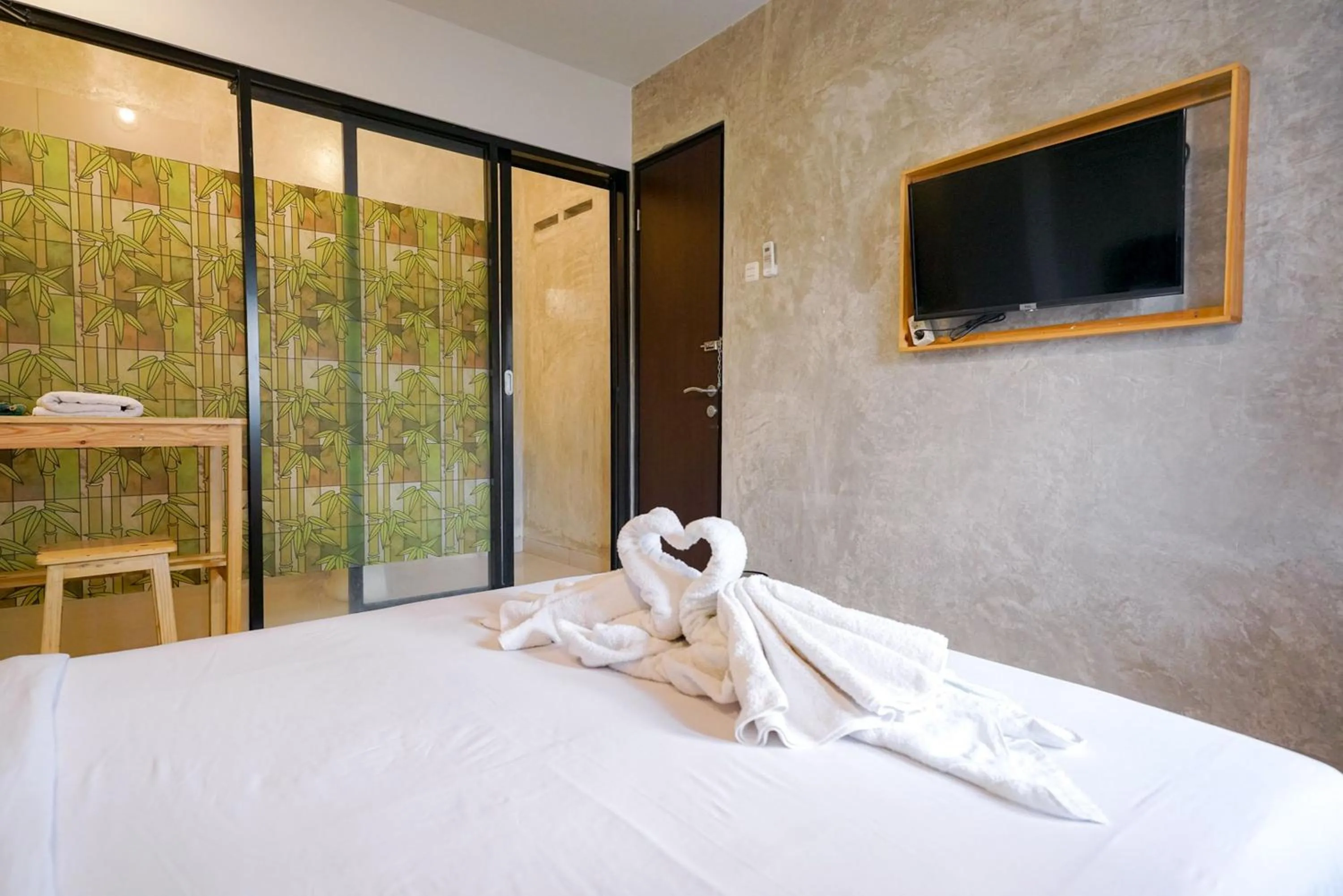 Bedroom, Bed in Urbanview Hotel Syariah De Umbrella Ciputat