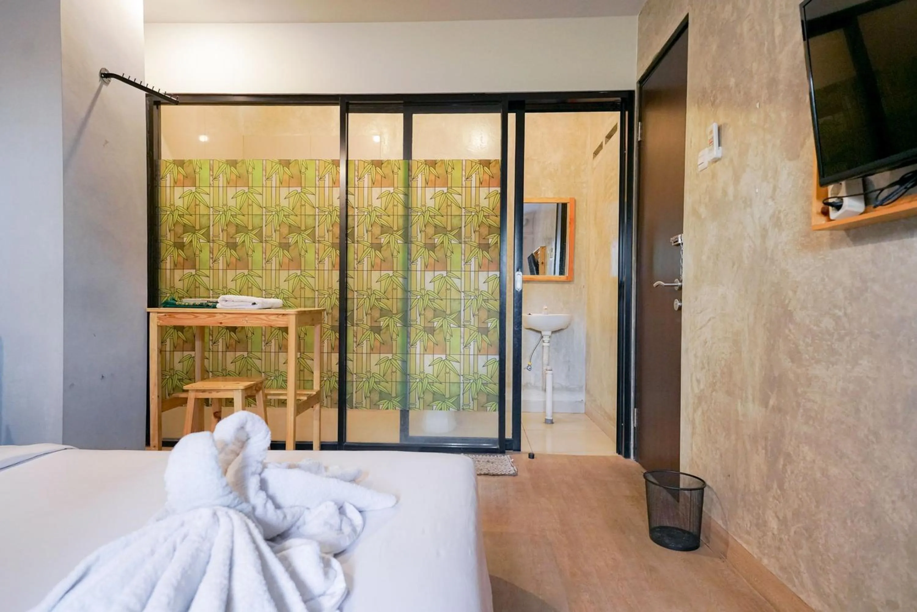 Bedroom, Bed in Urbanview Hotel Syariah De Umbrella Ciputat