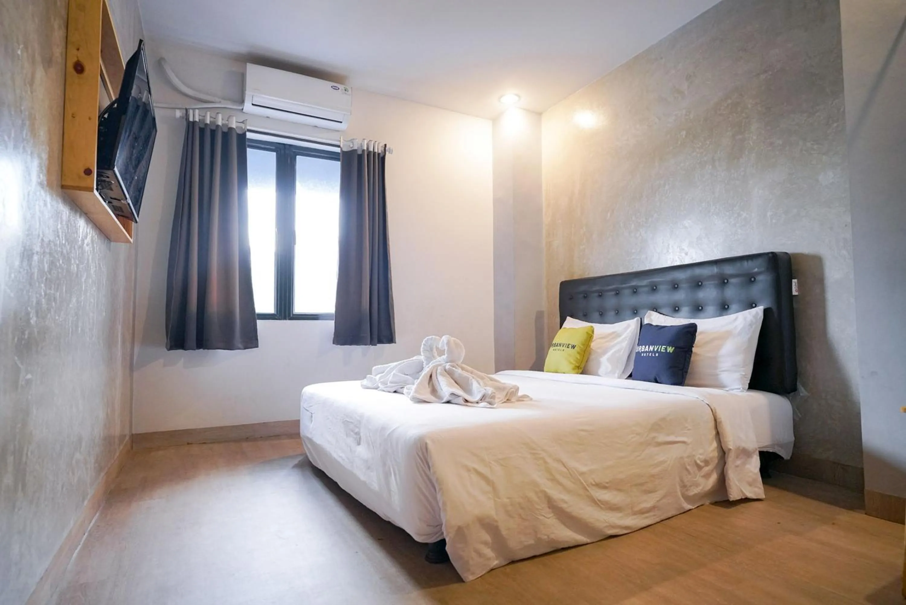 Bedroom, Bed in Urbanview Hotel Syariah De Umbrella Ciputat