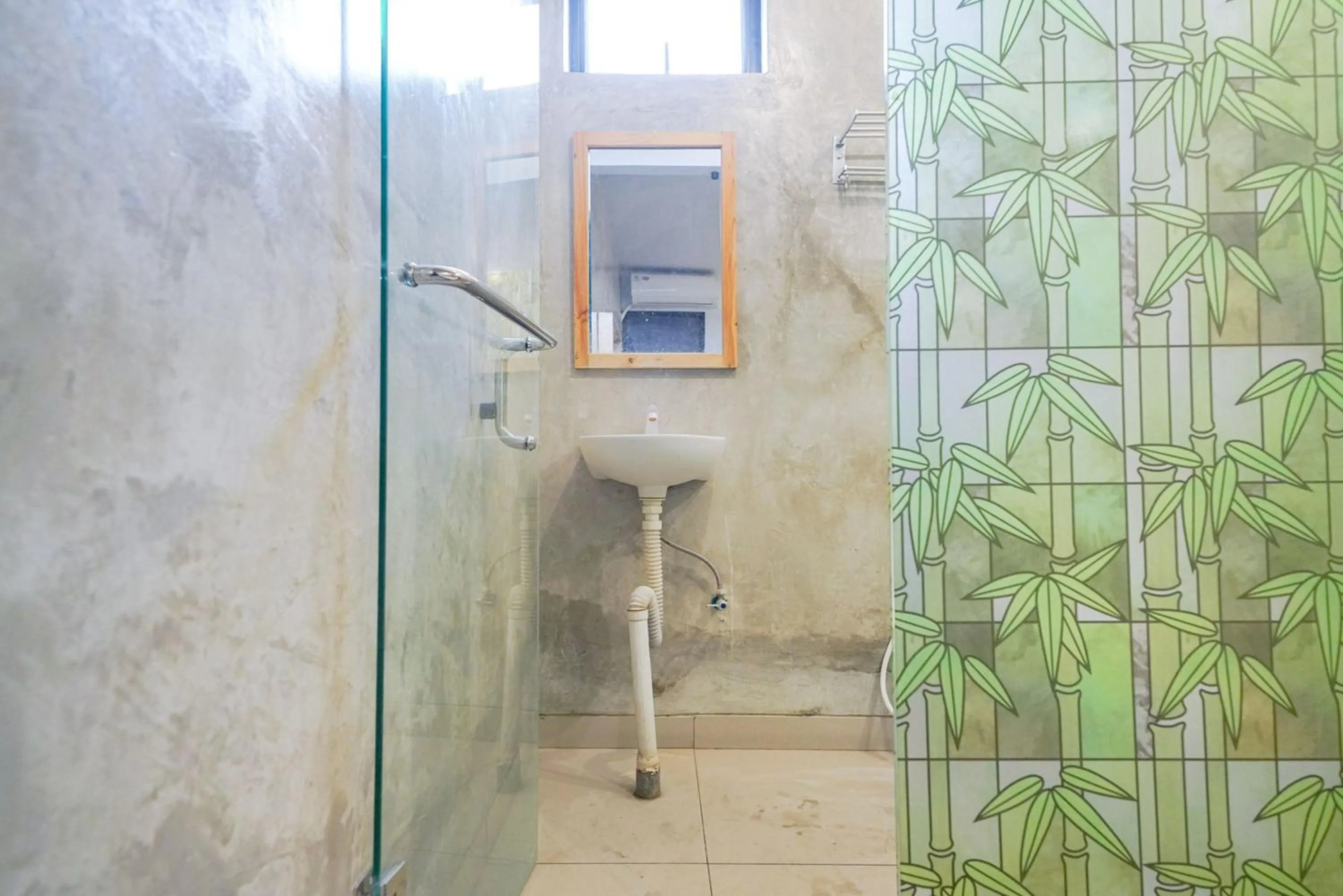 Bathroom in Urbanview Hotel Syariah De Umbrella Ciputat