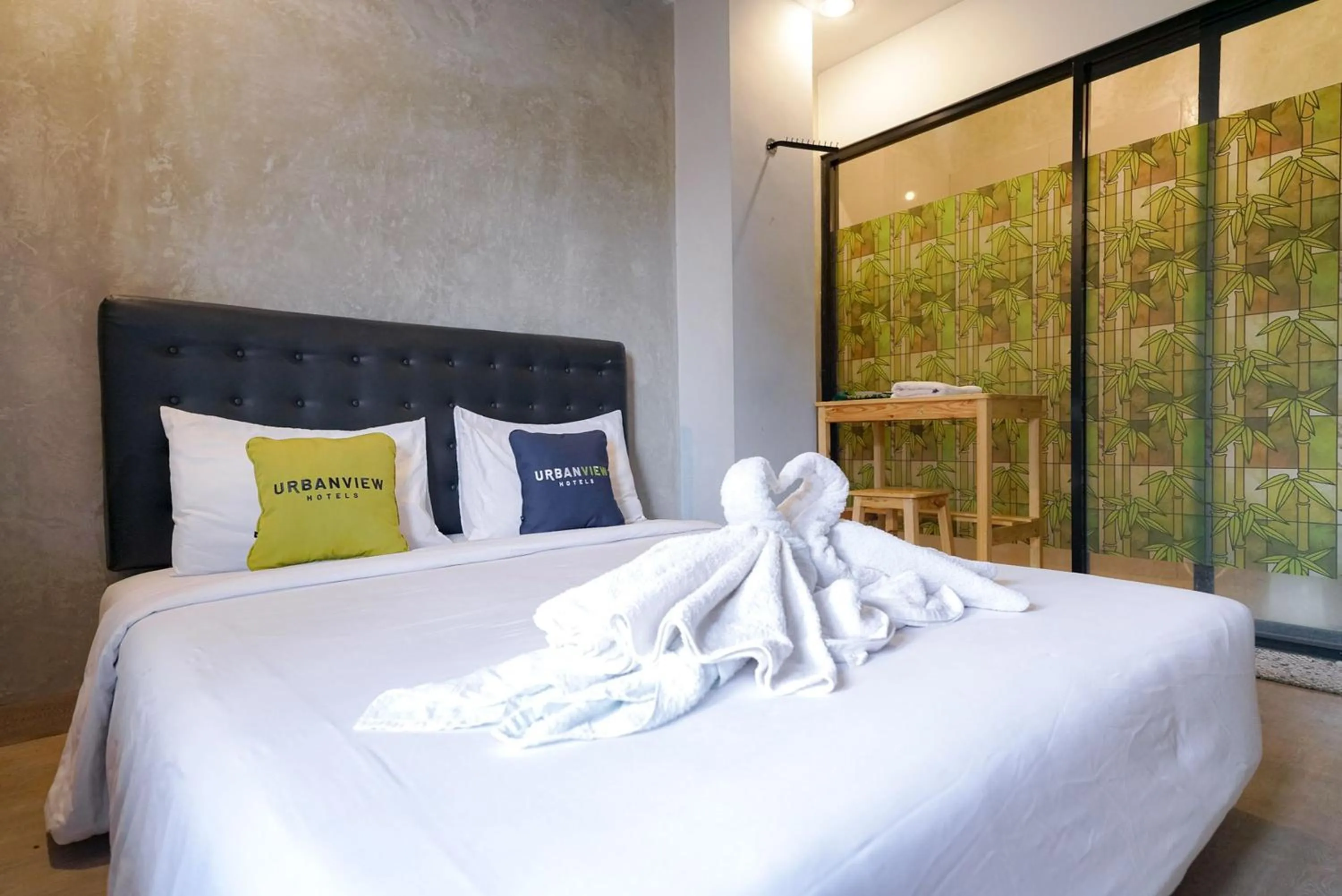 Bedroom, Bed in Urbanview Hotel Syariah De Umbrella Ciputat