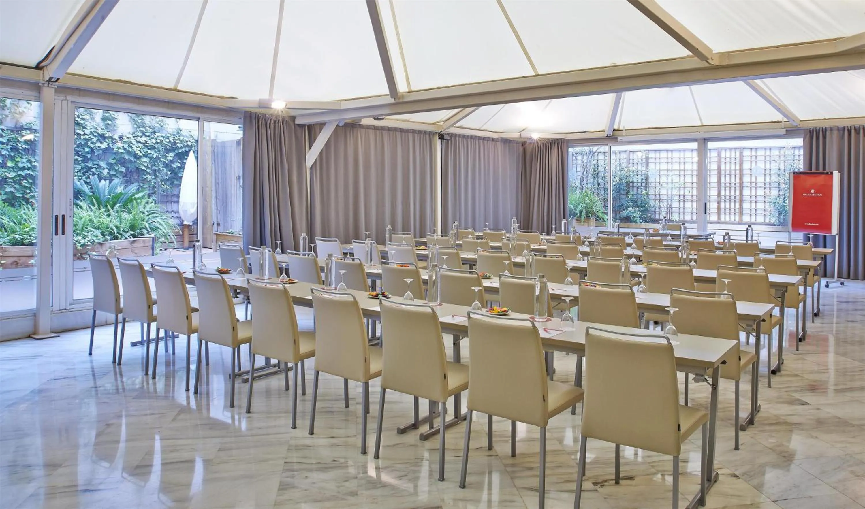 Lounge or bar in NH Collection Barcelona Podium