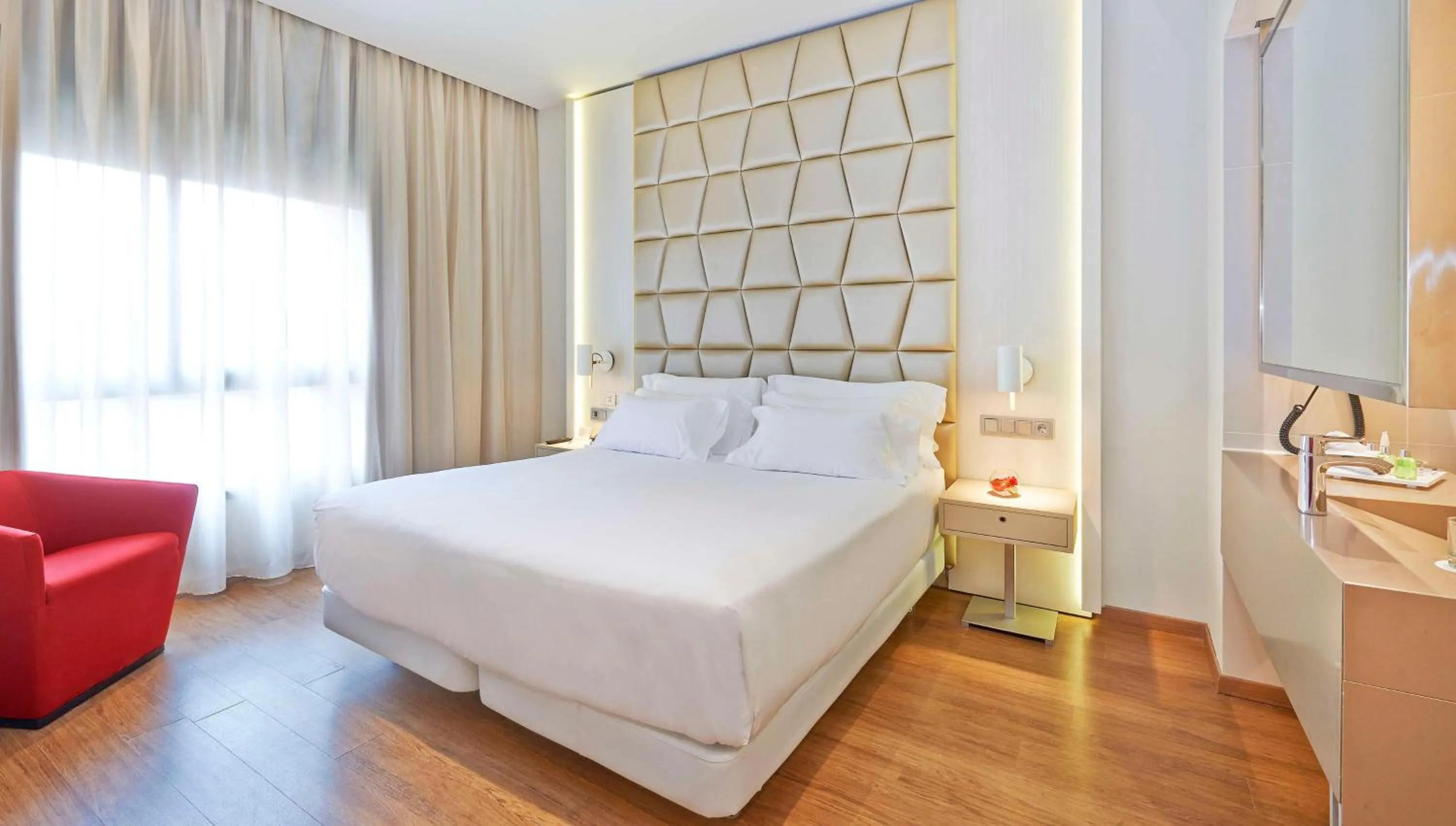 Superior Single Room in NH Collection Barcelona Podium