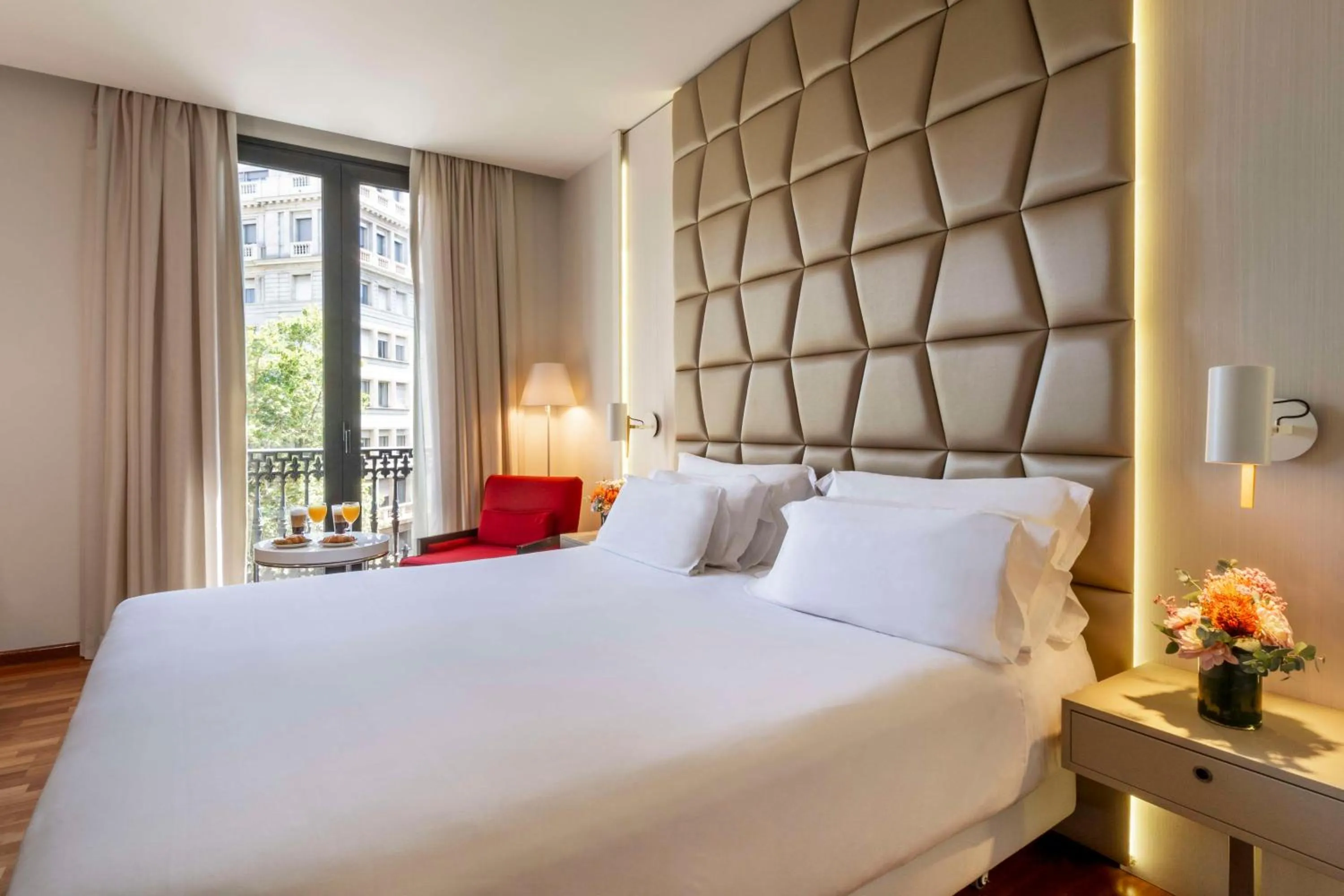 Lounge or bar, Bed in NH Collection Barcelona Podium