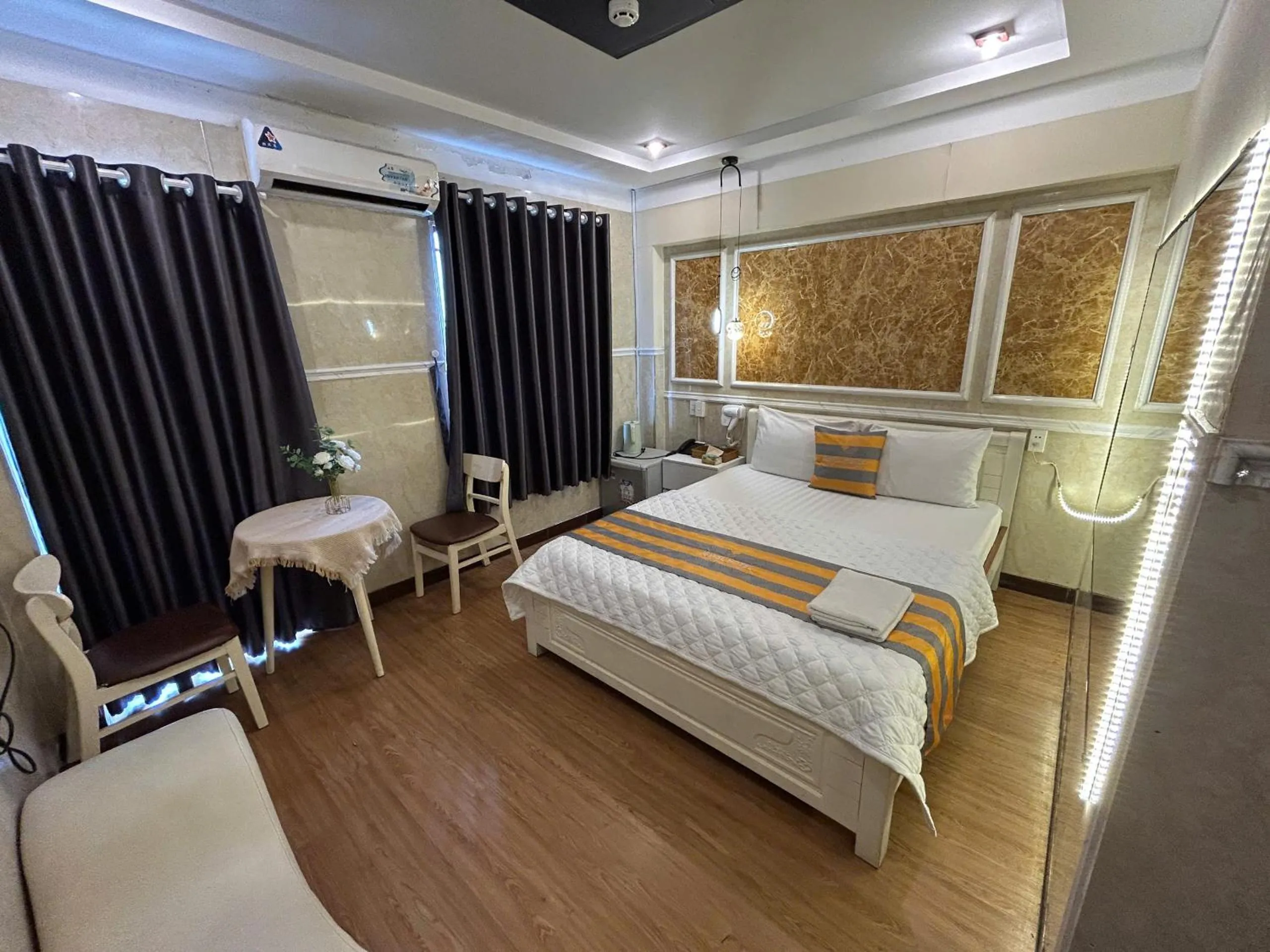 Bedroom, Bed in Jewel Hotel