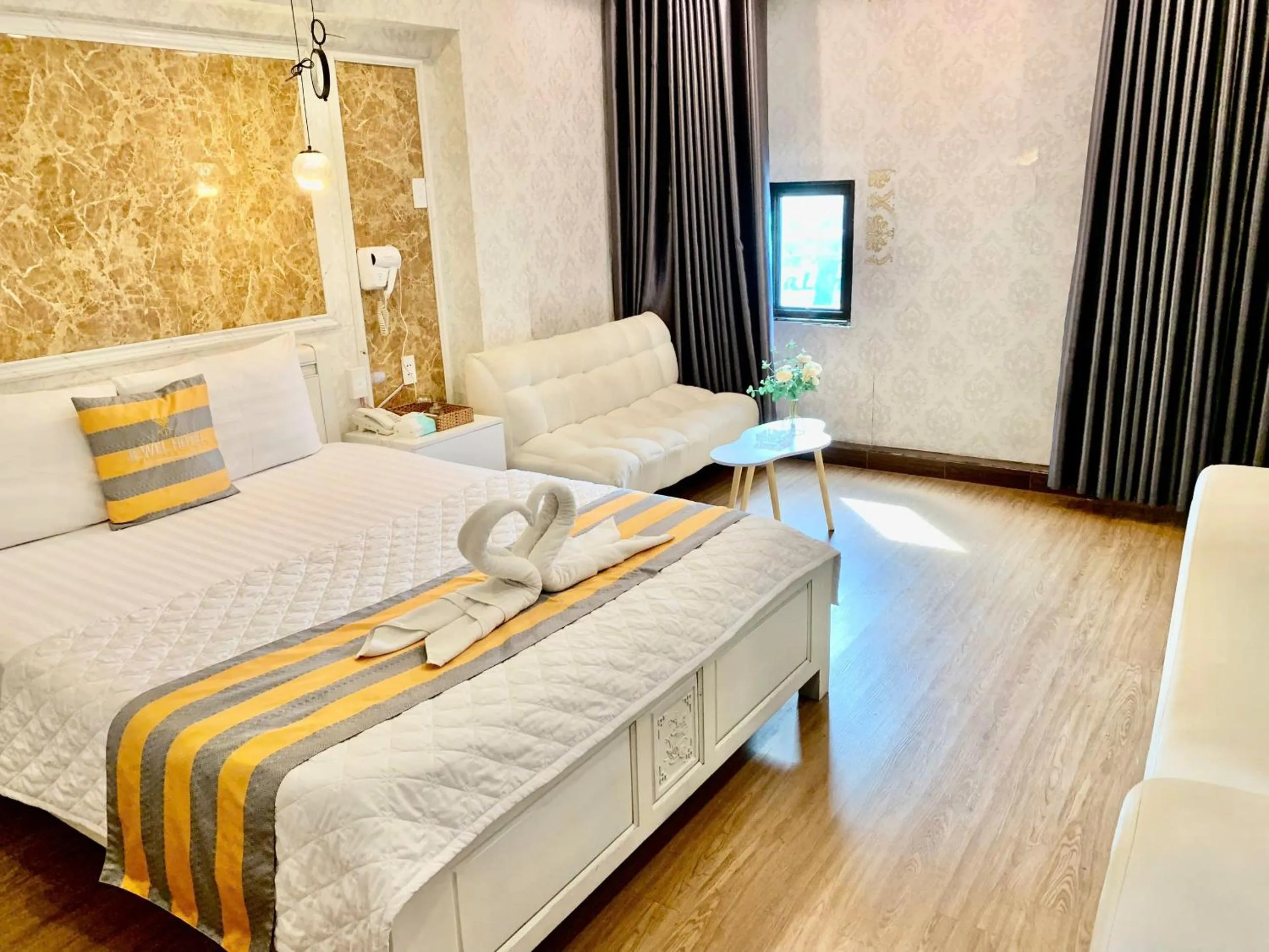 Photo of the whole room, Bed in Jewel Hotel