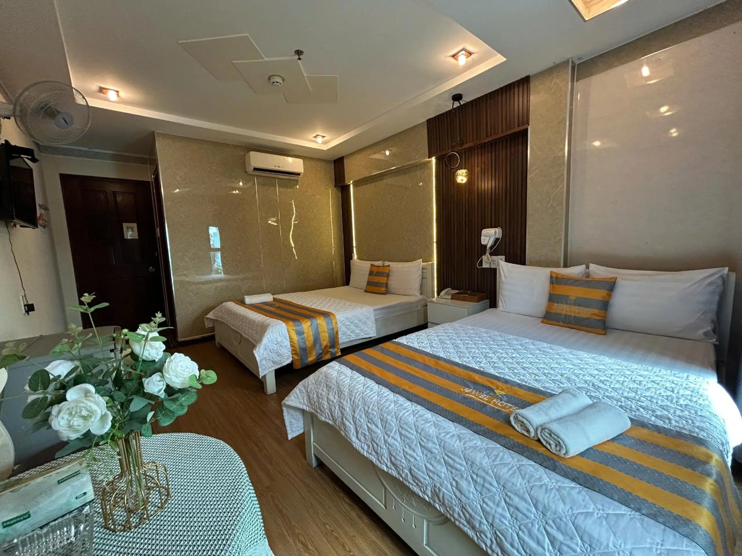 TV and multimedia, Bed in Jewel Hotel