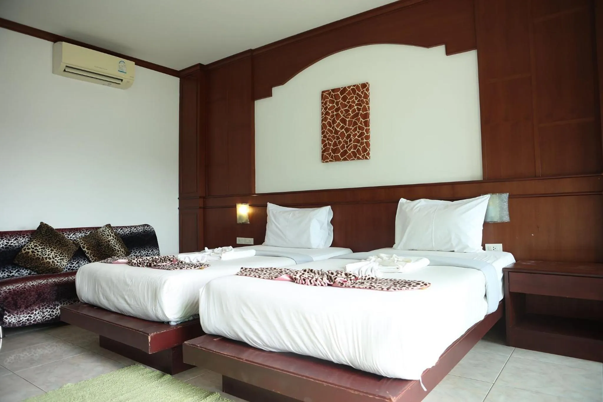 Photo of the whole room in New Forest Patong