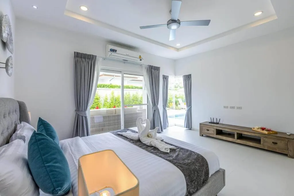 Bed in Private 3 Bedroom Pool Villa MS22