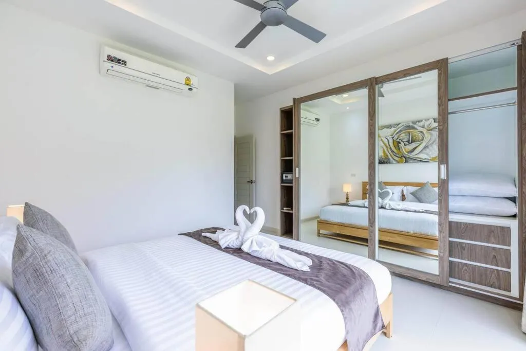 Bed in Private 3 Bedroom Pool Villa MS22