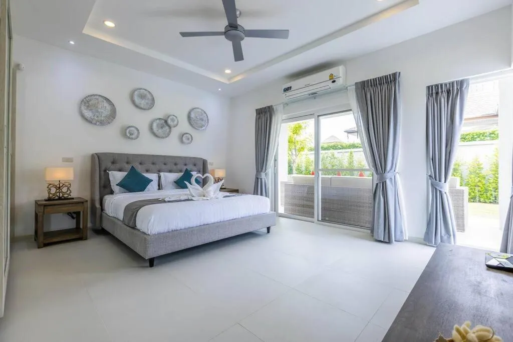 Bed in Private 3 Bedroom Pool Villa MS22
