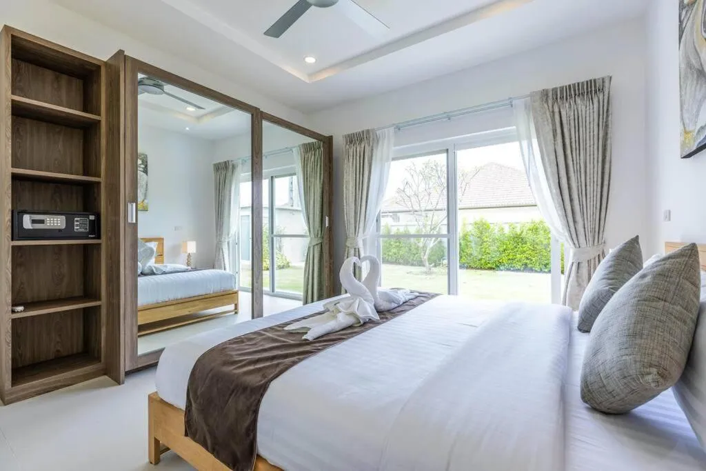 Bed in Private 3 Bedroom Pool Villa MS22