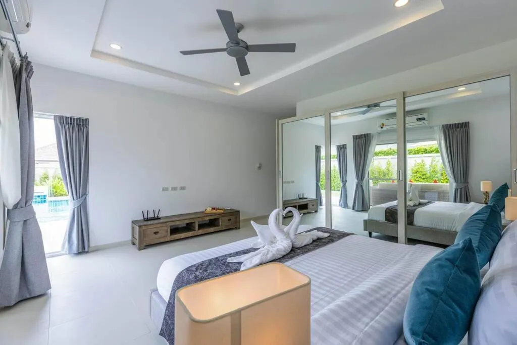 Bed in Private 3 Bedroom Pool Villa MS22