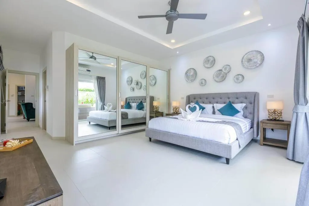 Bed in Private 3 Bedroom Pool Villa MS22