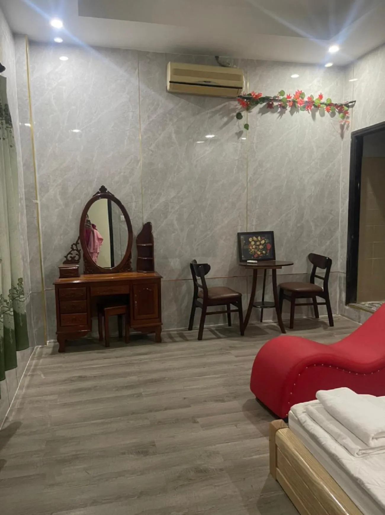 Photo of the whole room in Khách Sạn Tràng An