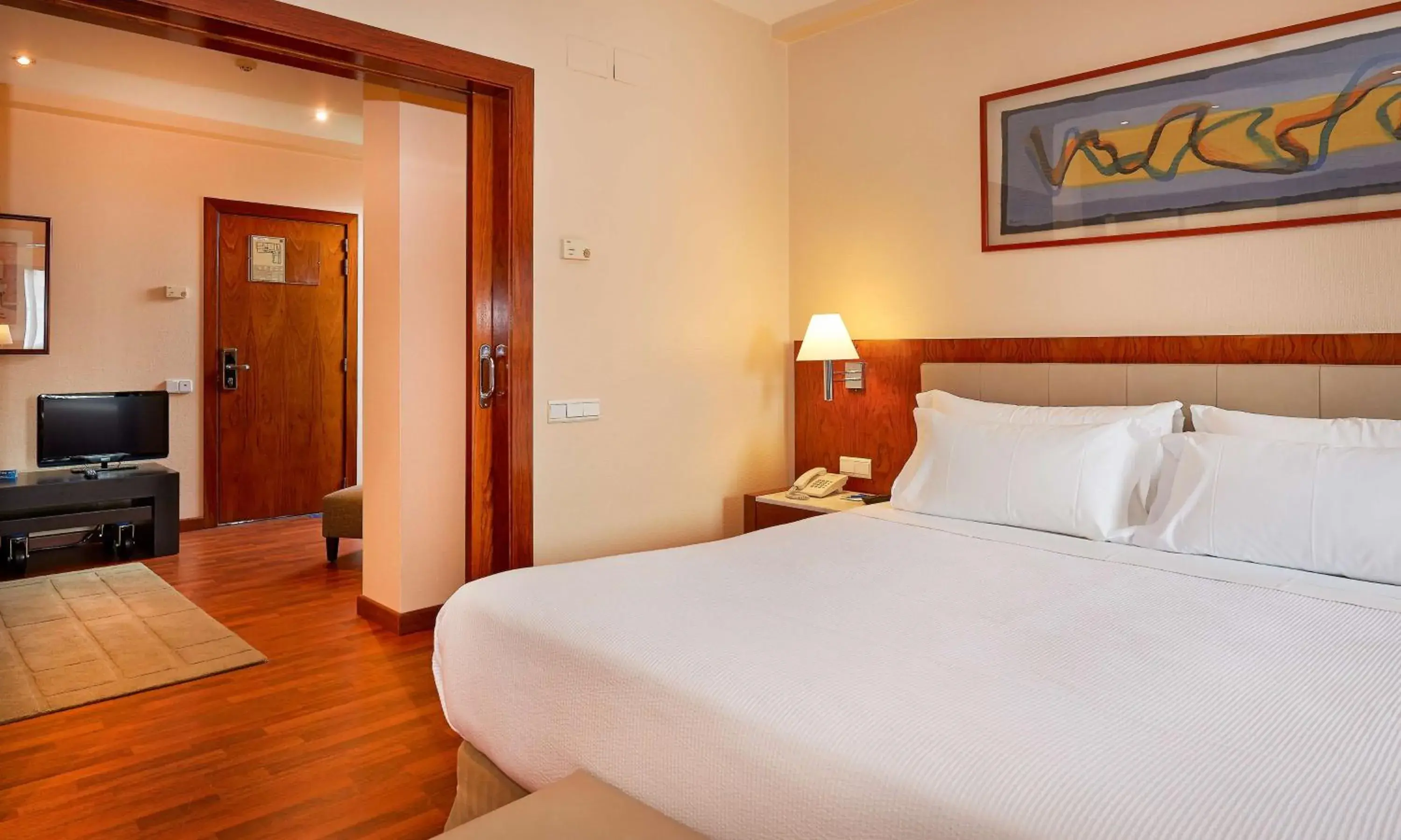 Photo of the whole room, Bed in NH Barcelona Entenza Photo of the whole room, Bed in NH Barcelona Entenza