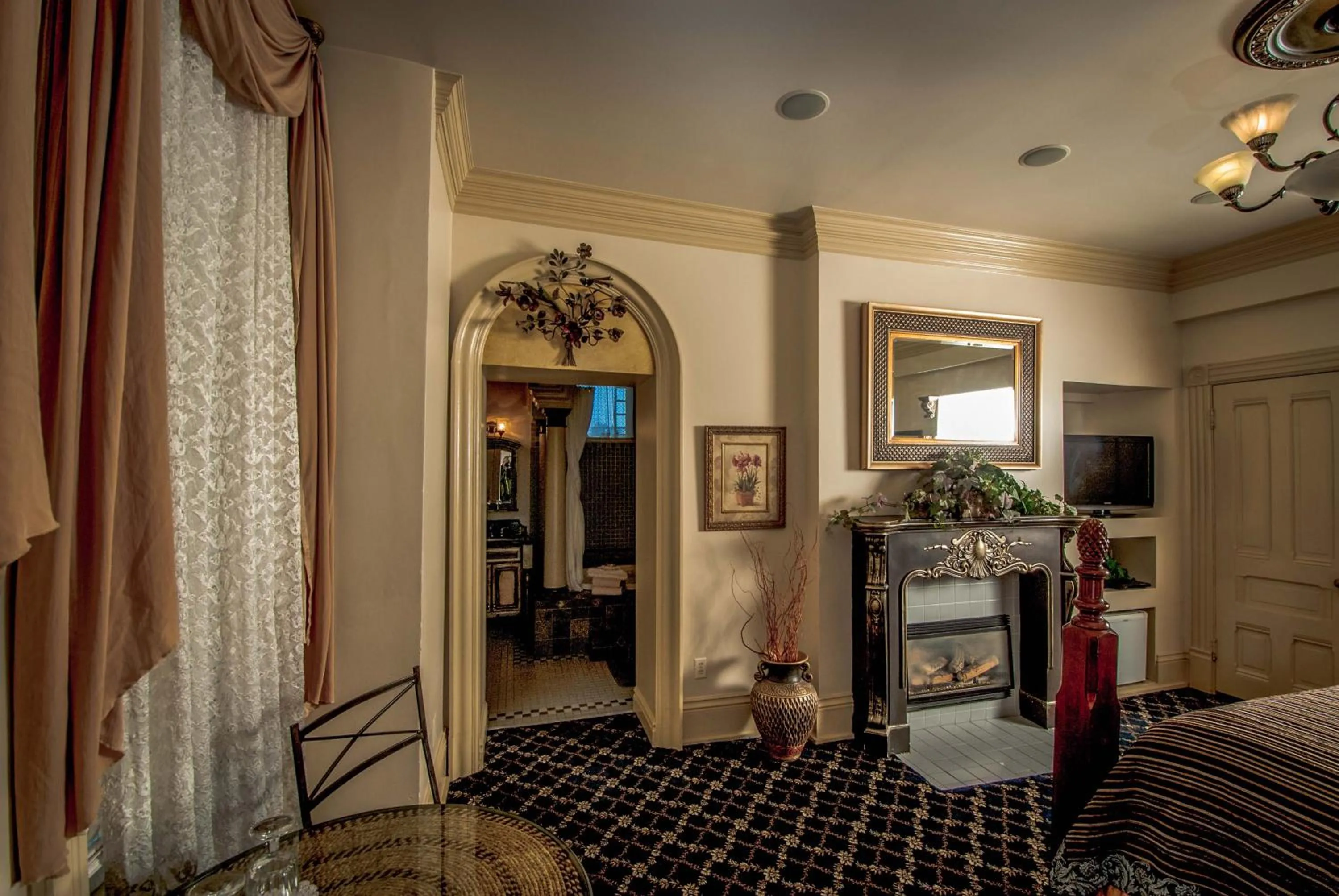 Bedroom, Bed in The Anniversary Inn - South Temple