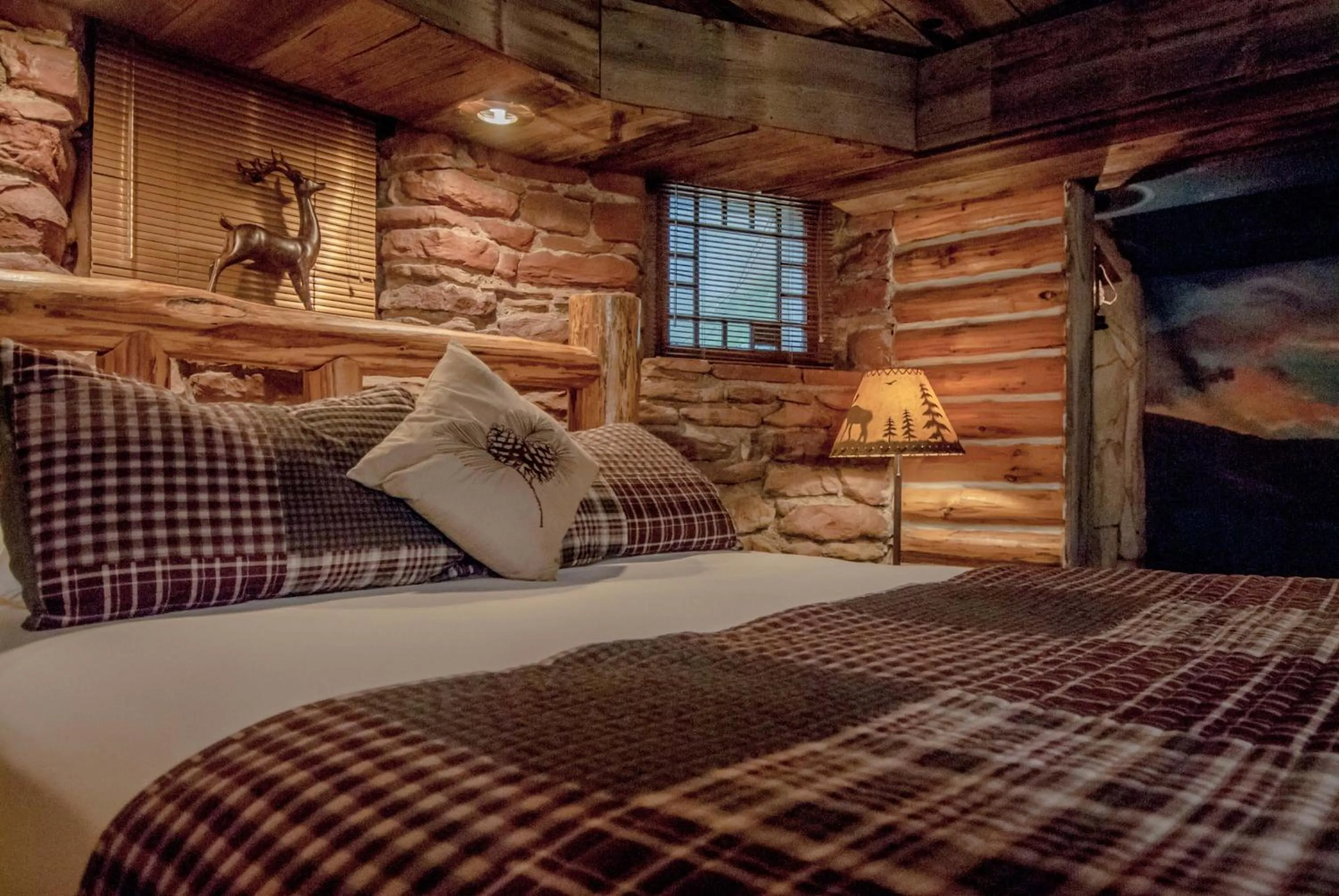 Bedroom, Bed in The Anniversary Inn - South Temple