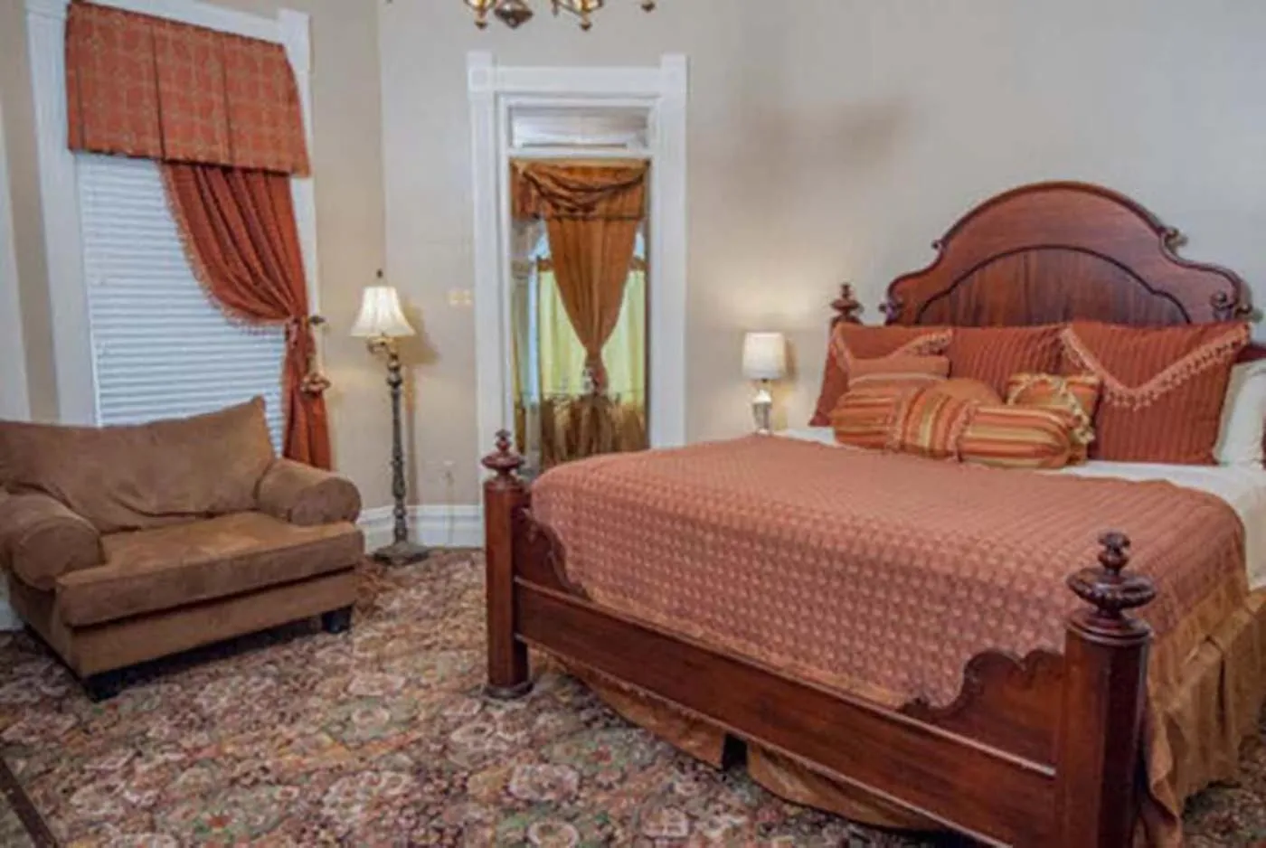 Bedroom, Bed in The Anniversary Inn - South Temple