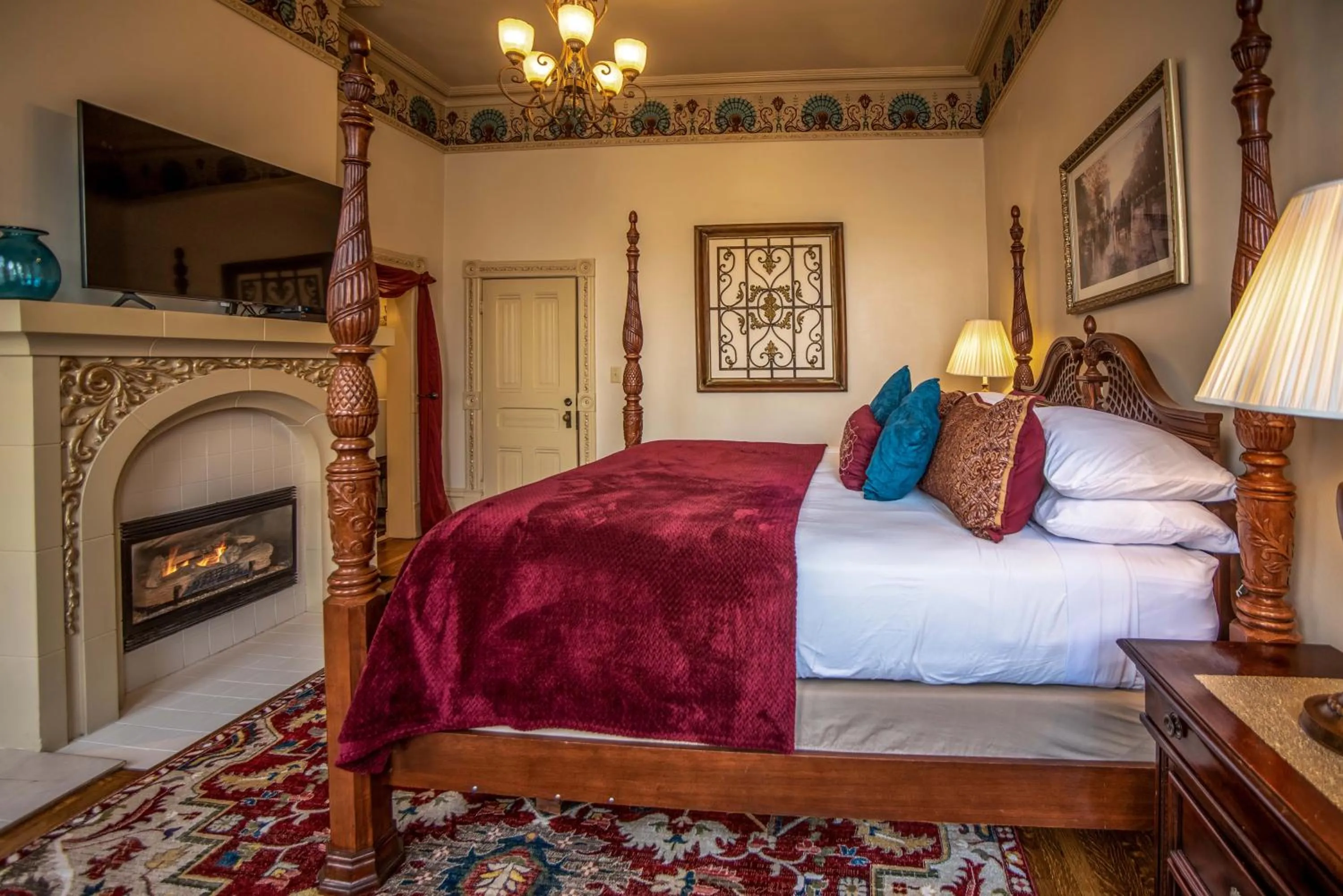 Bedroom, Bed in The Anniversary Inn - South Temple