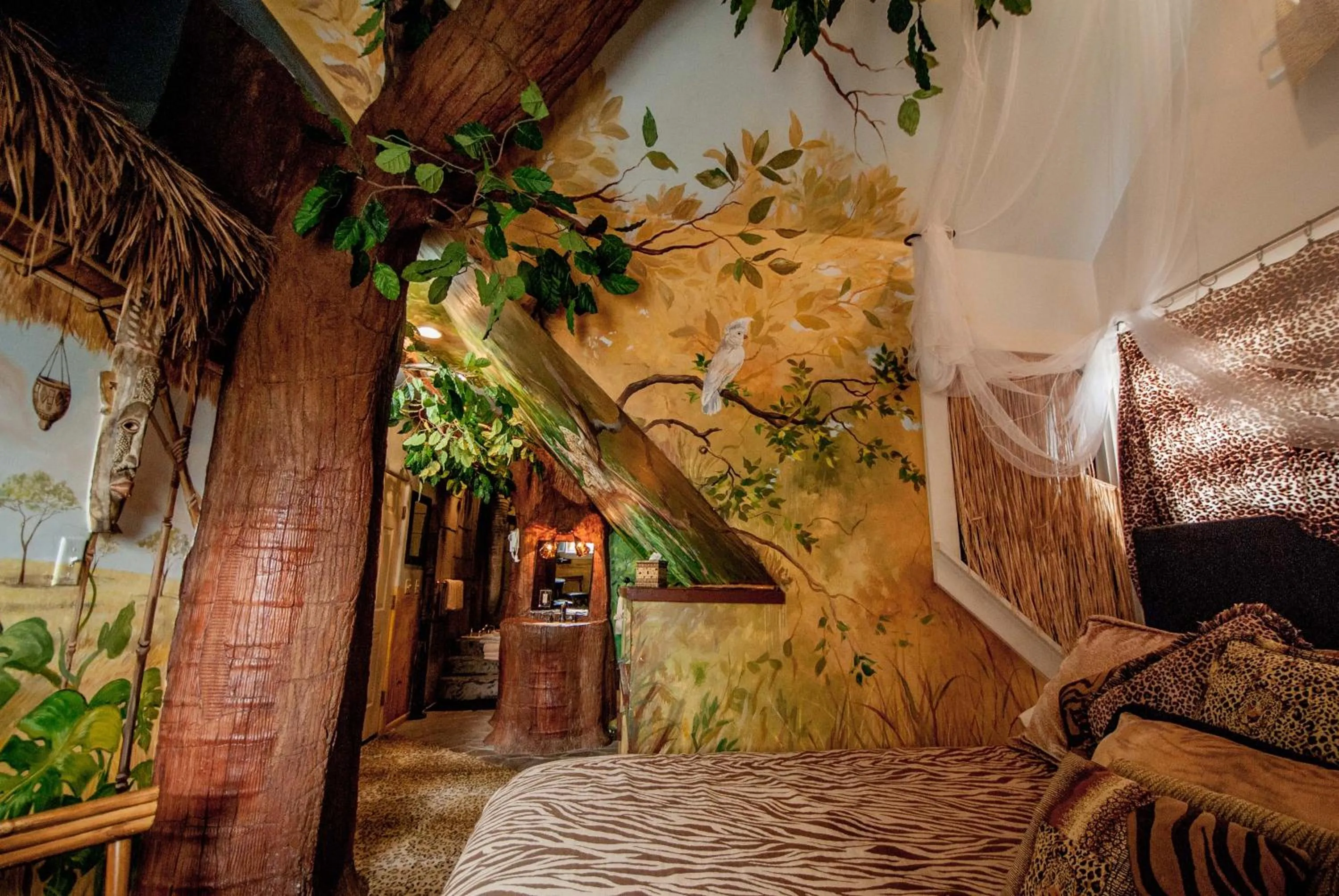 Bedroom, Bed in The Anniversary Inn - South Temple