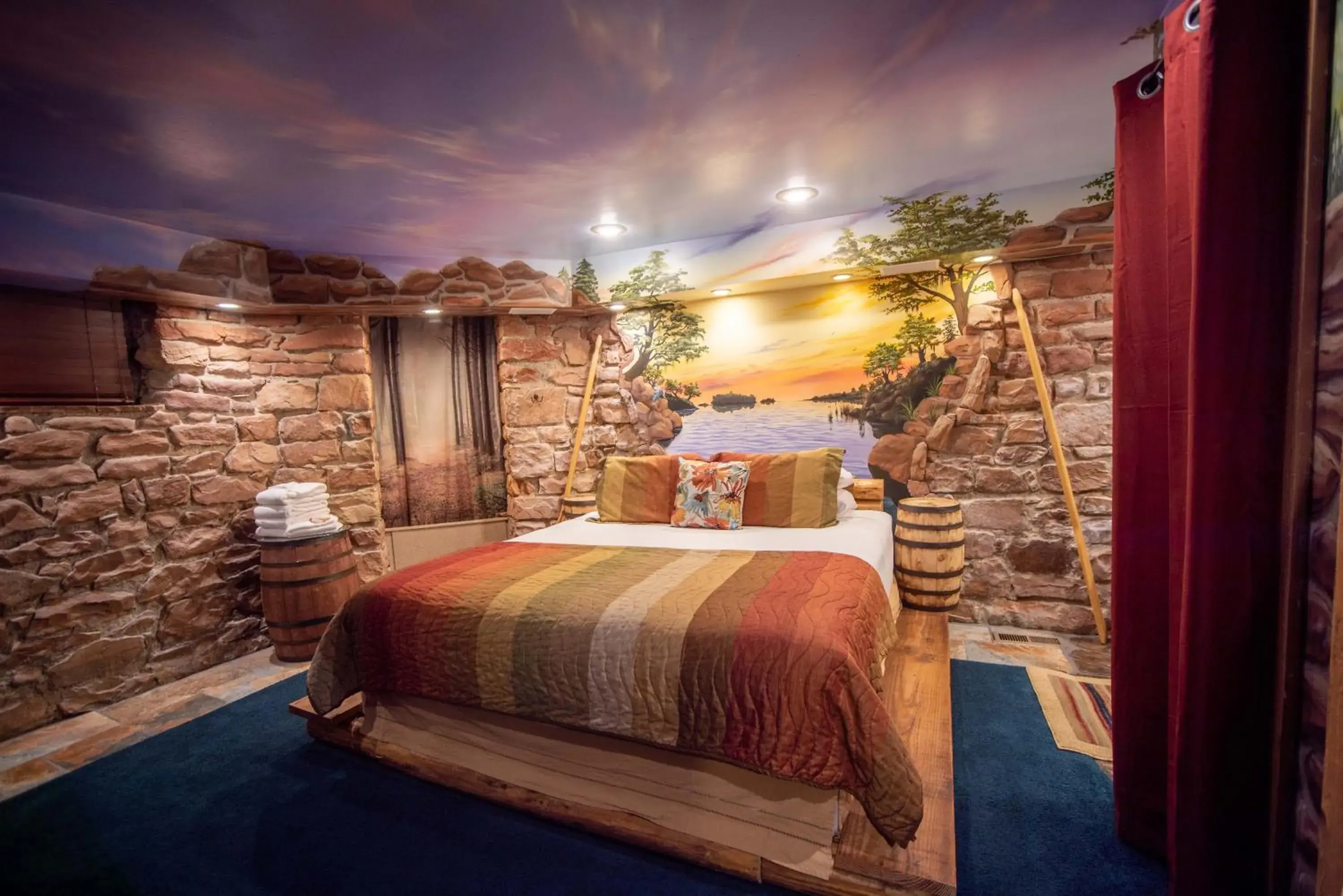 Queen Room with Garden View in The Anniversary Inn - South Temple Queen Room with Garden View in The Anniversary Inn - South Temple